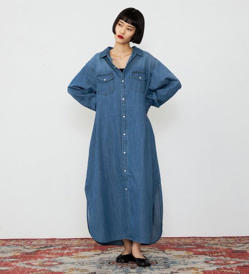 Lee(リー)の【予約】ワークデニムシャツワンピース ライトオンスで着やすい|ワンピース/シャツワンピース/レディース|中色ブルー