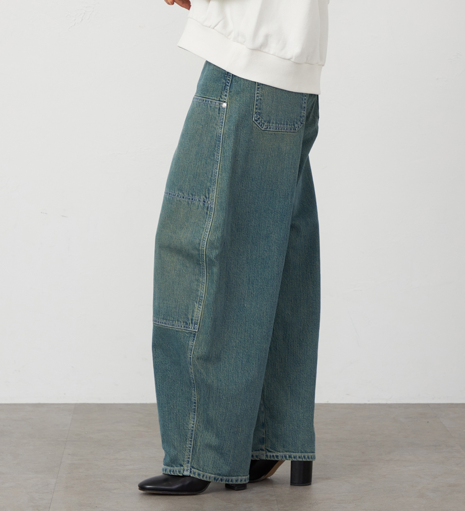 Lee(リー)の【EC/直営店別注】ダブルニーコクーンデニムパンツ|パンツ/デニム/ジーンズパンツ/レディース|ブルーグリーン
