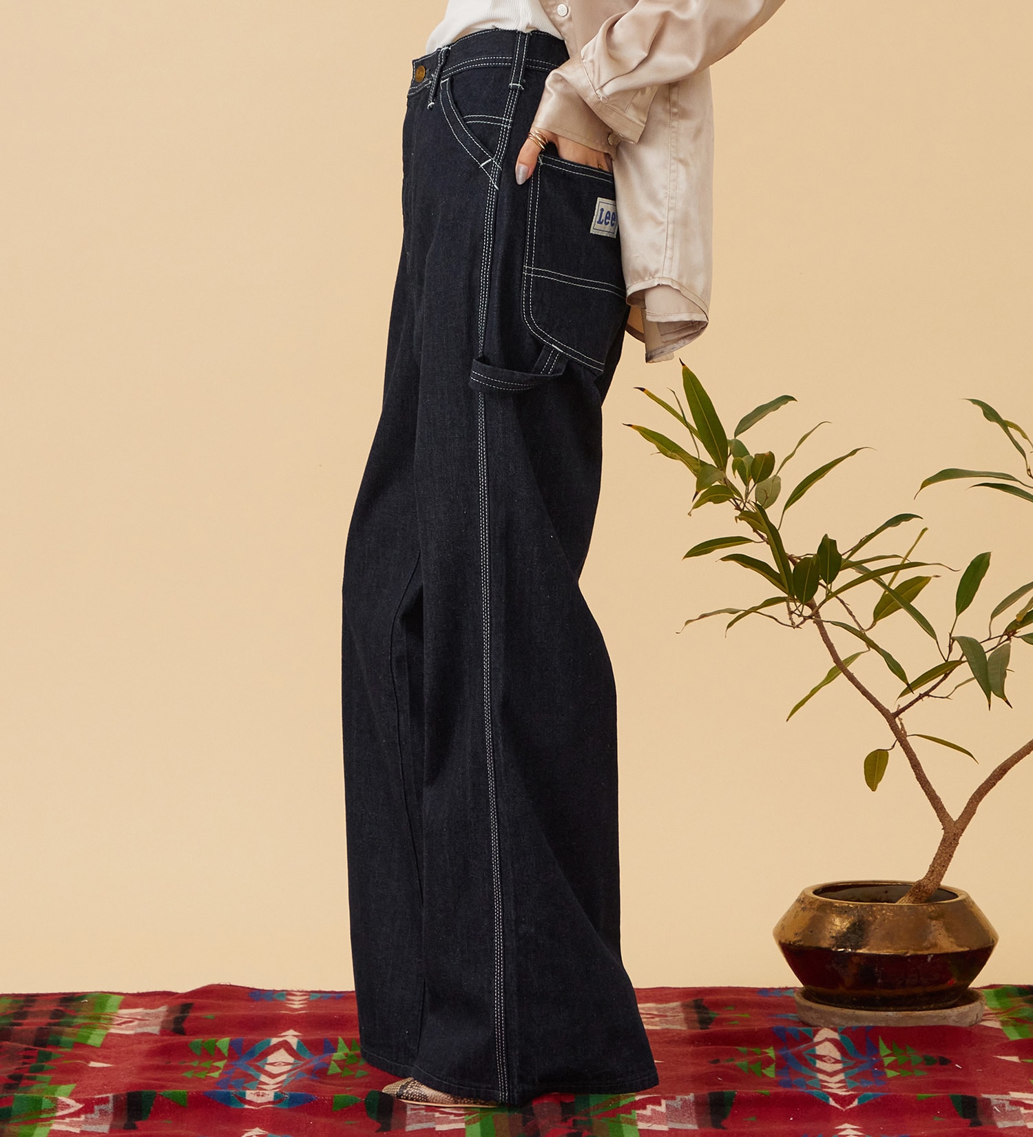 Lee(リー)の【予約】LOOSE FALRE PAINTER/ルーズフレアペインターデニムパンツ DUNGAREES【セットアップ対応】|パンツ/デニム/ジーンズパンツ/レディース|インディゴブルー