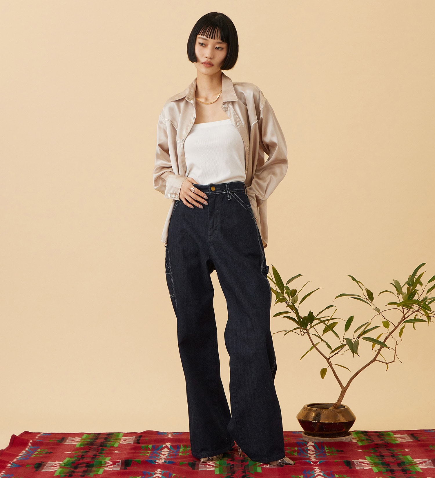 Lee(リー)の【予約】LOOSE FALRE PAINTER/ルーズフレアペインターデニムパンツ DUNGAREES【セットアップ対応】|パンツ/デニム/ジーンズパンツ/レディース|インディゴブルー