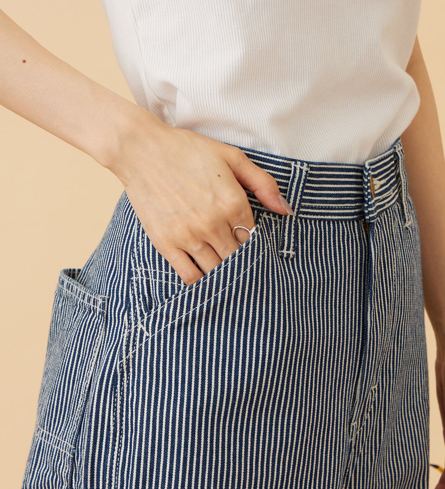 Lee(リー)の【予約】LOOSE FALRE PAINTER/ルーズフレアペインターデニムパンツ DUNGAREES【セットアップ対応】|パンツ/デニム/ジーンズパンツ/レディース|ヒッコリー