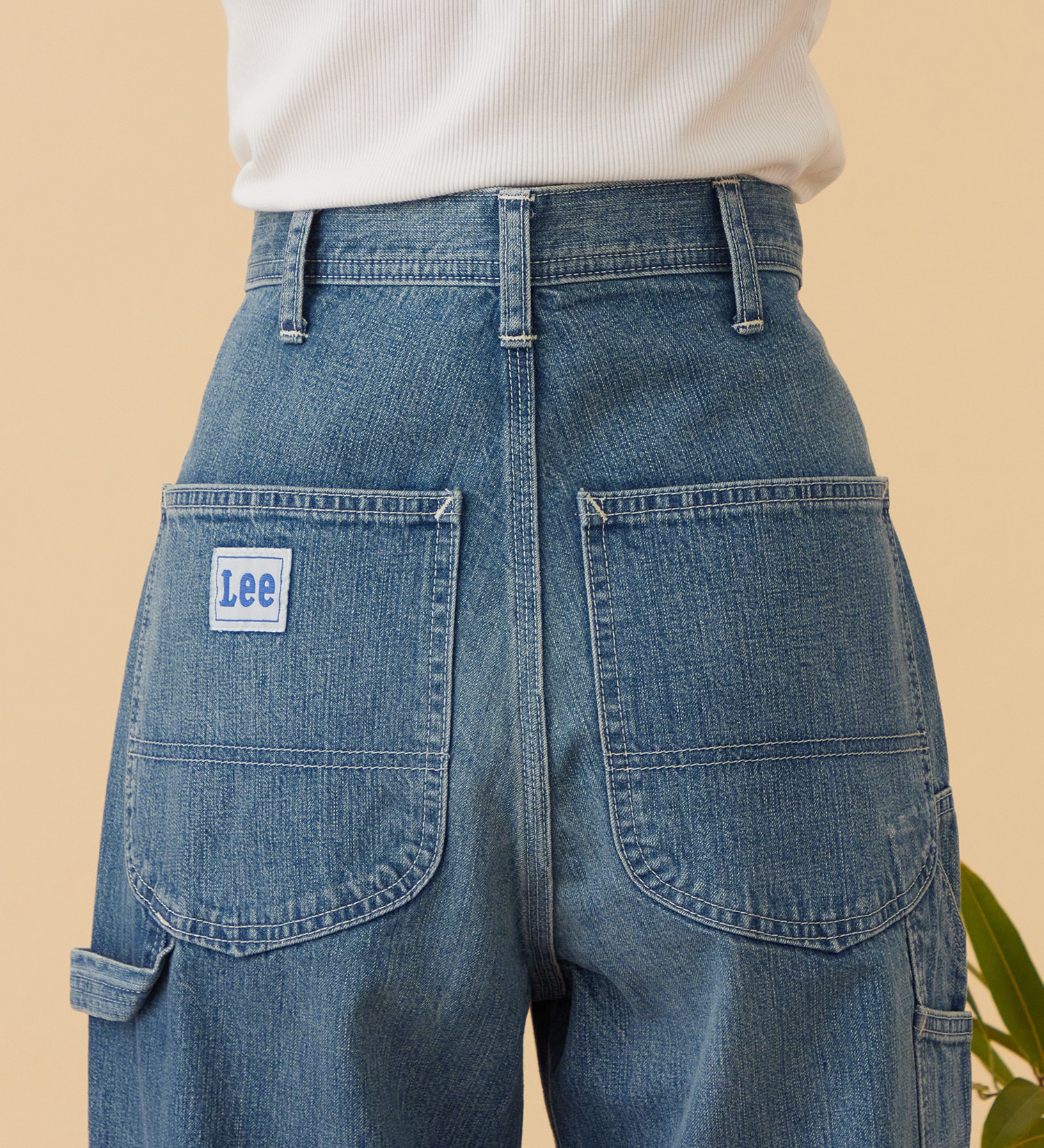 Lee(リー)の【予約】LOOSE FALRE PAINTER/ルーズフレアペインターデニムパンツ DUNGAREES【セットアップ対応】|パンツ/デニム/ジーンズパンツ/レディース|中色ブルー