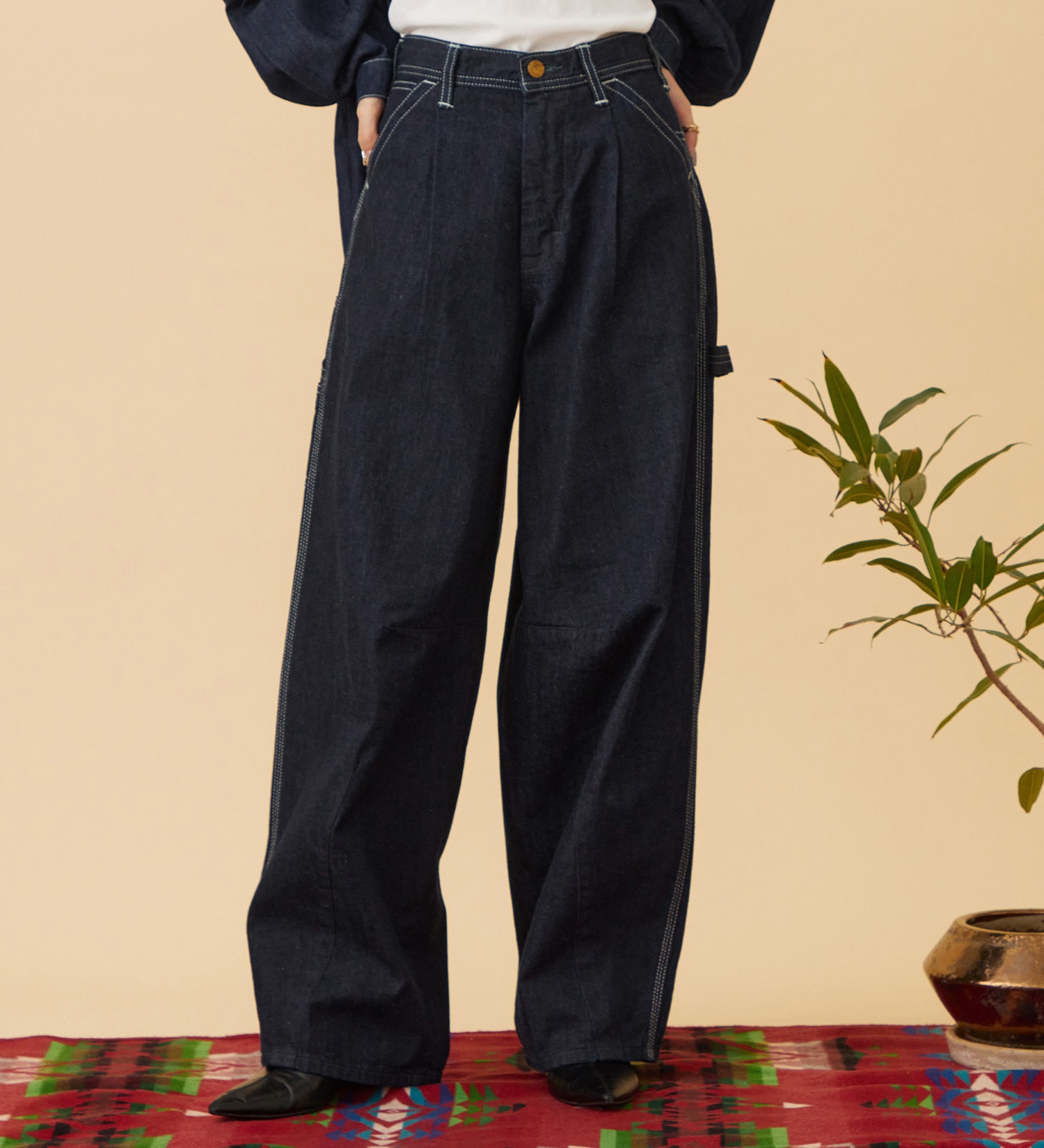 Lee(リー)の【予約】ARCH PAINTER/アーチペインターデニムパンツ DUNGAREES【セットアップ対応】|パンツ/デニム/ジーンズパンツ/レディース|インディゴブルー