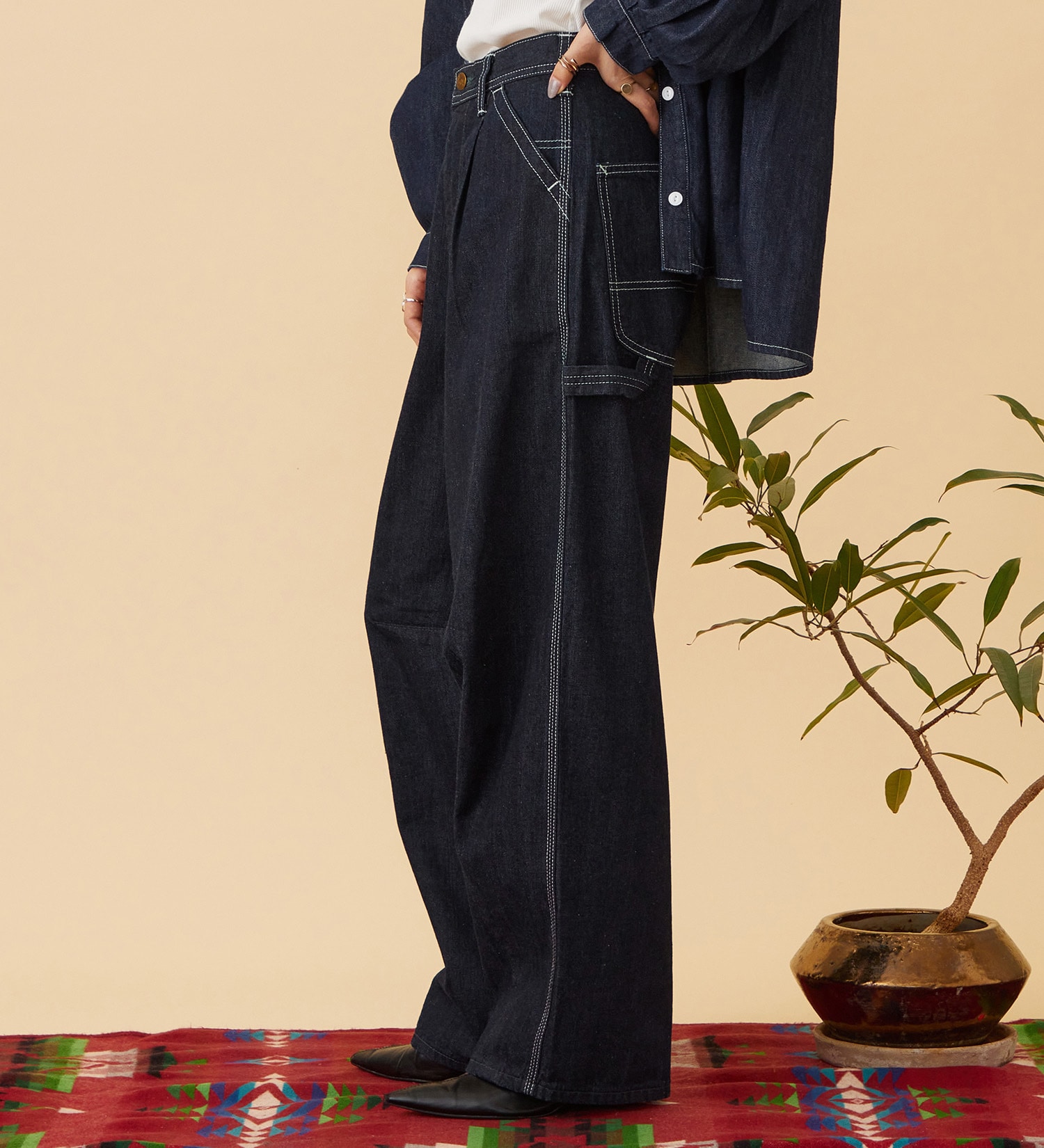 Lee(リー)の【予約】ARCH PAINTER/アーチペインターデニムパンツ DUNGAREES【セットアップ対応】|パンツ/デニム/ジーンズパンツ/レディース|インディゴブルー