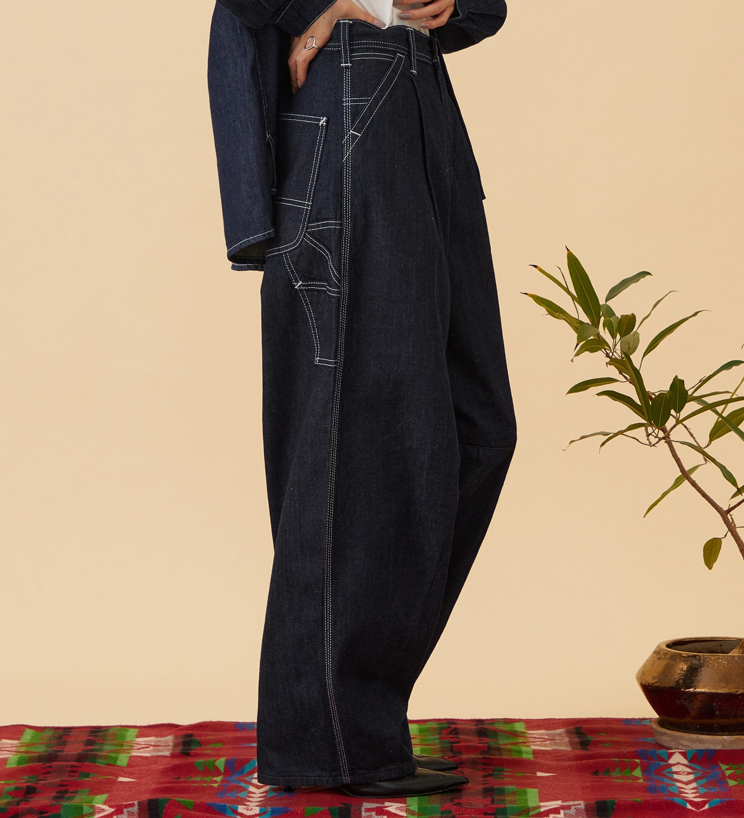 Lee(リー)の【予約】ARCH PAINTER/アーチペインターデニムパンツ DUNGAREES【セットアップ対応】|パンツ/デニム/ジーンズパンツ/レディース|インディゴブルー