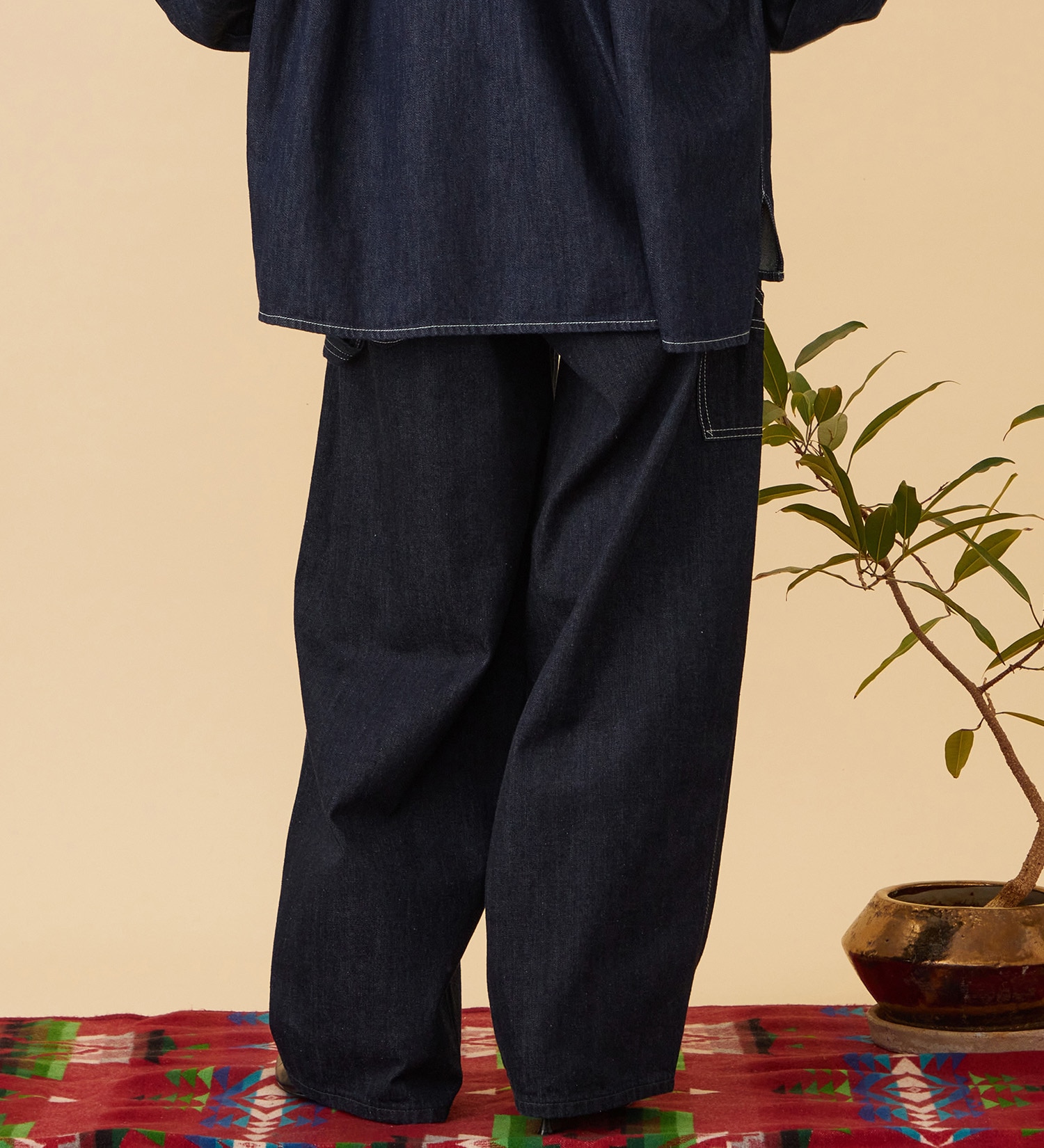 Lee(リー)の【予約】ARCH PAINTER/アーチペインターデニムパンツ DUNGAREES【セットアップ対応】|パンツ/デニム/ジーンズパンツ/レディース|インディゴブルー