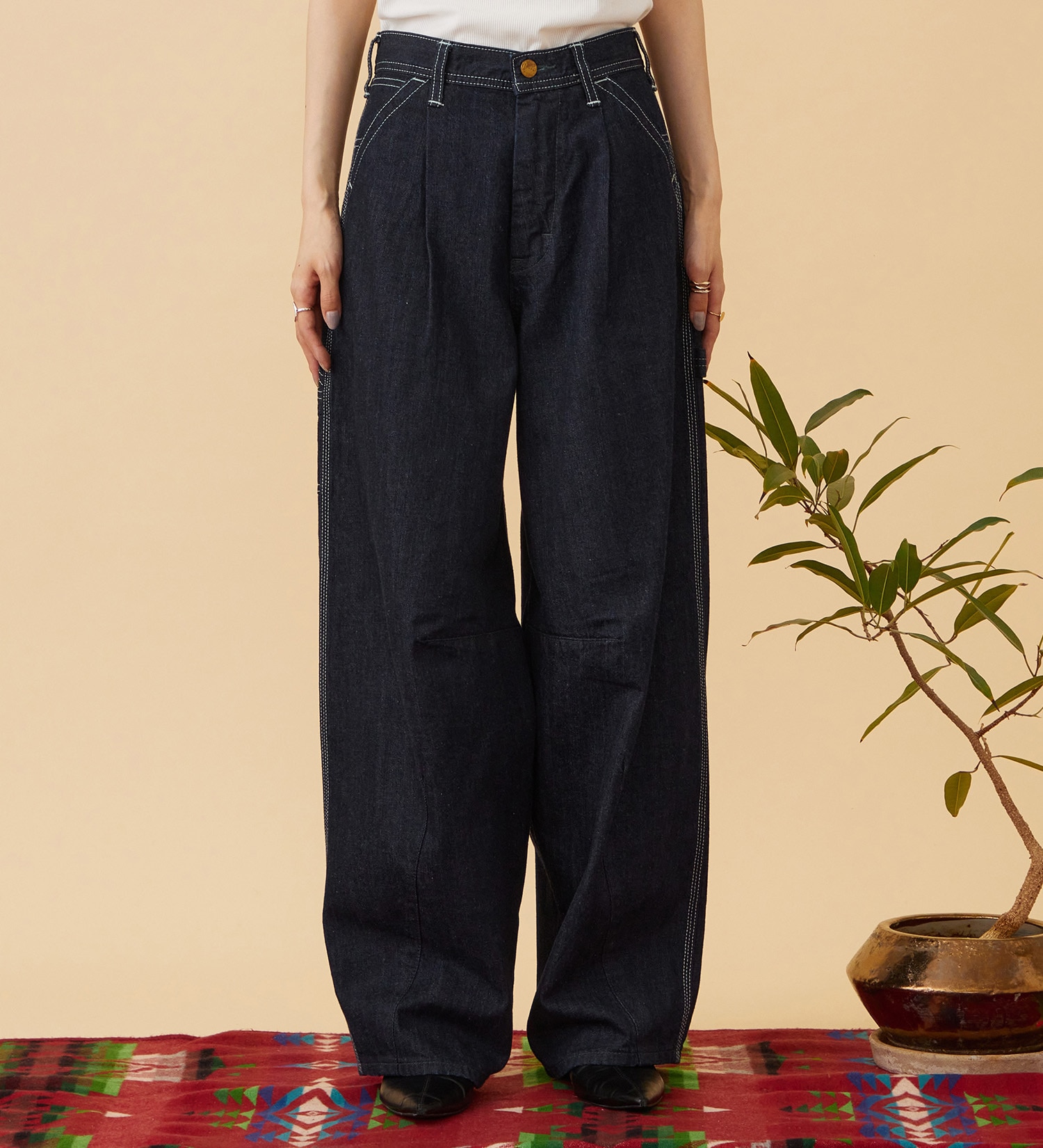 Lee(リー)の【予約】ARCH PAINTER/アーチペインターデニムパンツ DUNGAREES【セットアップ対応】|パンツ/デニム/ジーンズパンツ/レディース|インディゴブルー