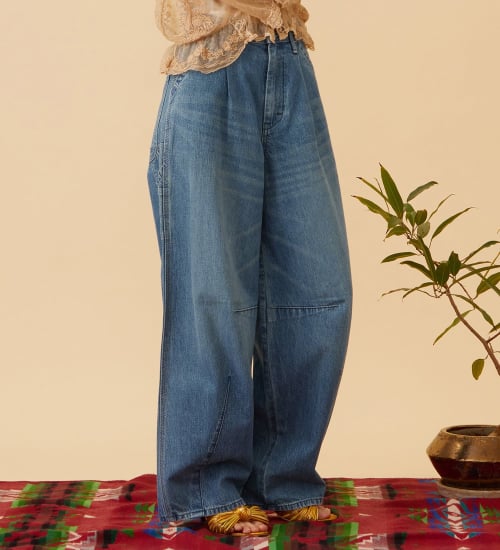 Lee(リー)の【予約】ARCH PAINTER/アーチペインターデニムパンツ DUNGAREES【セットアップ対応】|パンツ/デニム/ジーンズパンツ/レディース|中色ブルー
