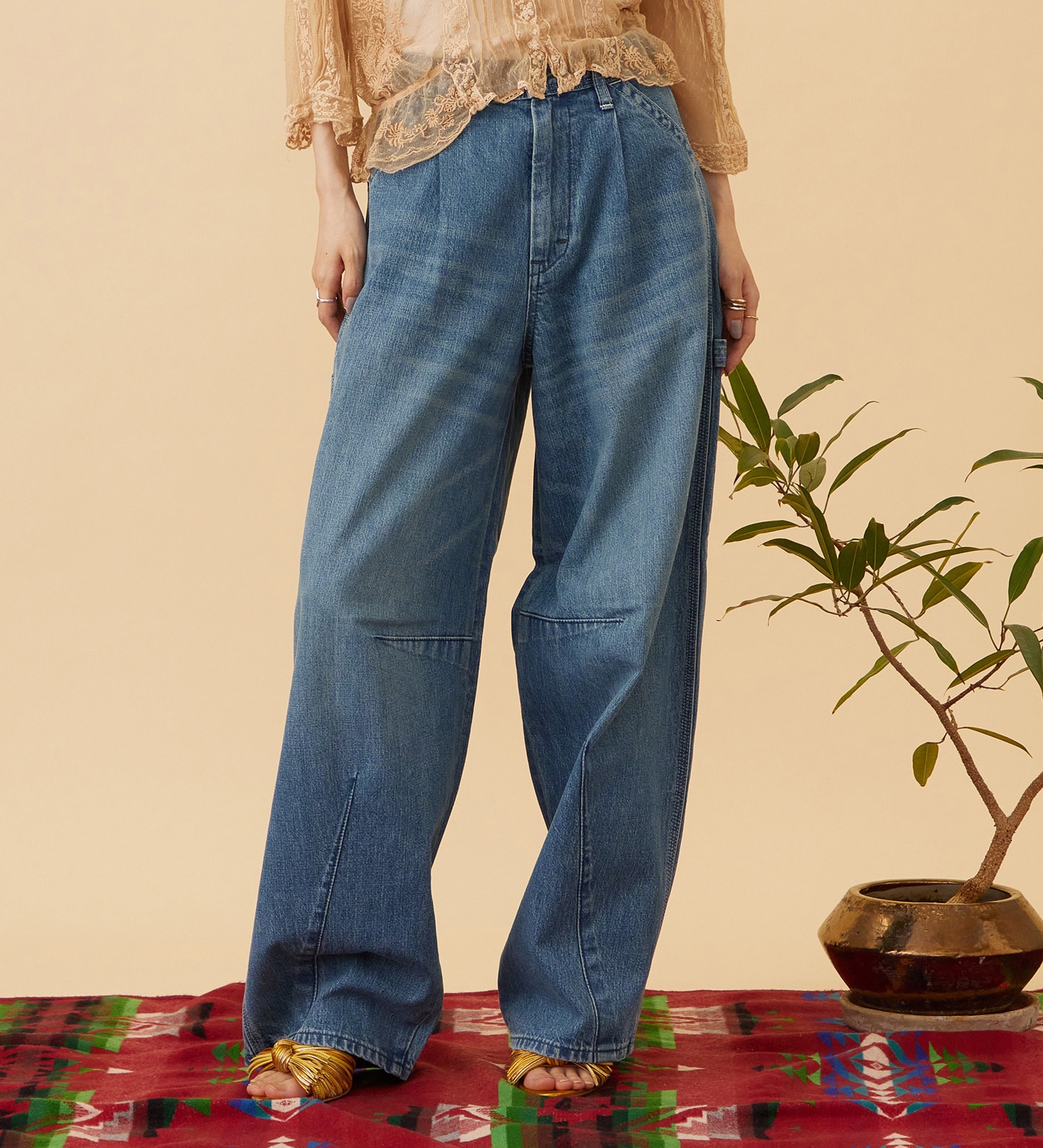 Lee(リー)の【予約】ARCH PAINTER/アーチペインターデニムパンツ DUNGAREES【セットアップ対応】|パンツ/デニム/ジーンズパンツ/レディース|中色ブルー