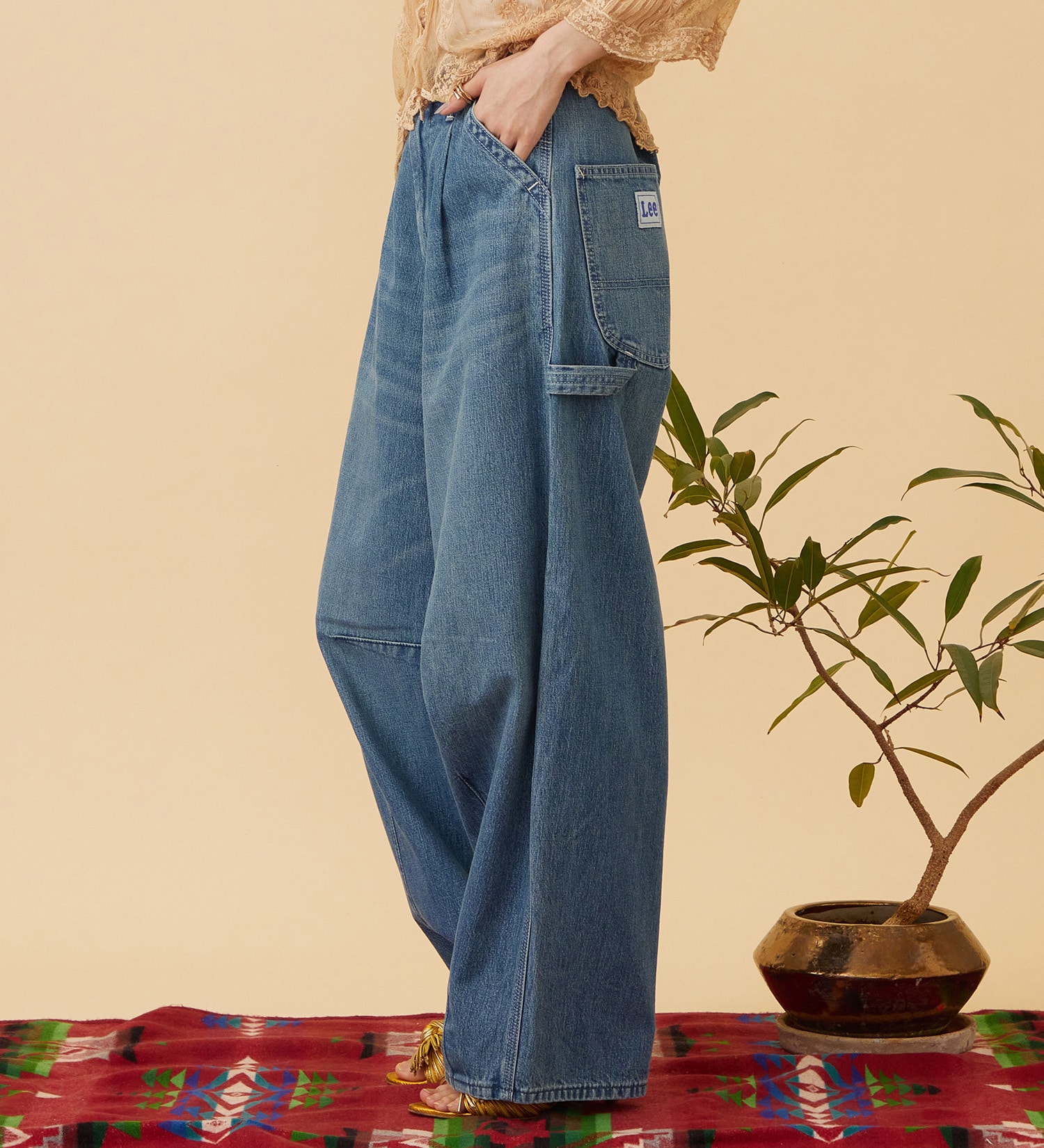 Lee(リー)の【予約】ARCH PAINTER/アーチペインターデニムパンツ DUNGAREES【セットアップ対応】|パンツ/デニム/ジーンズパンツ/レディース|中色ブルー