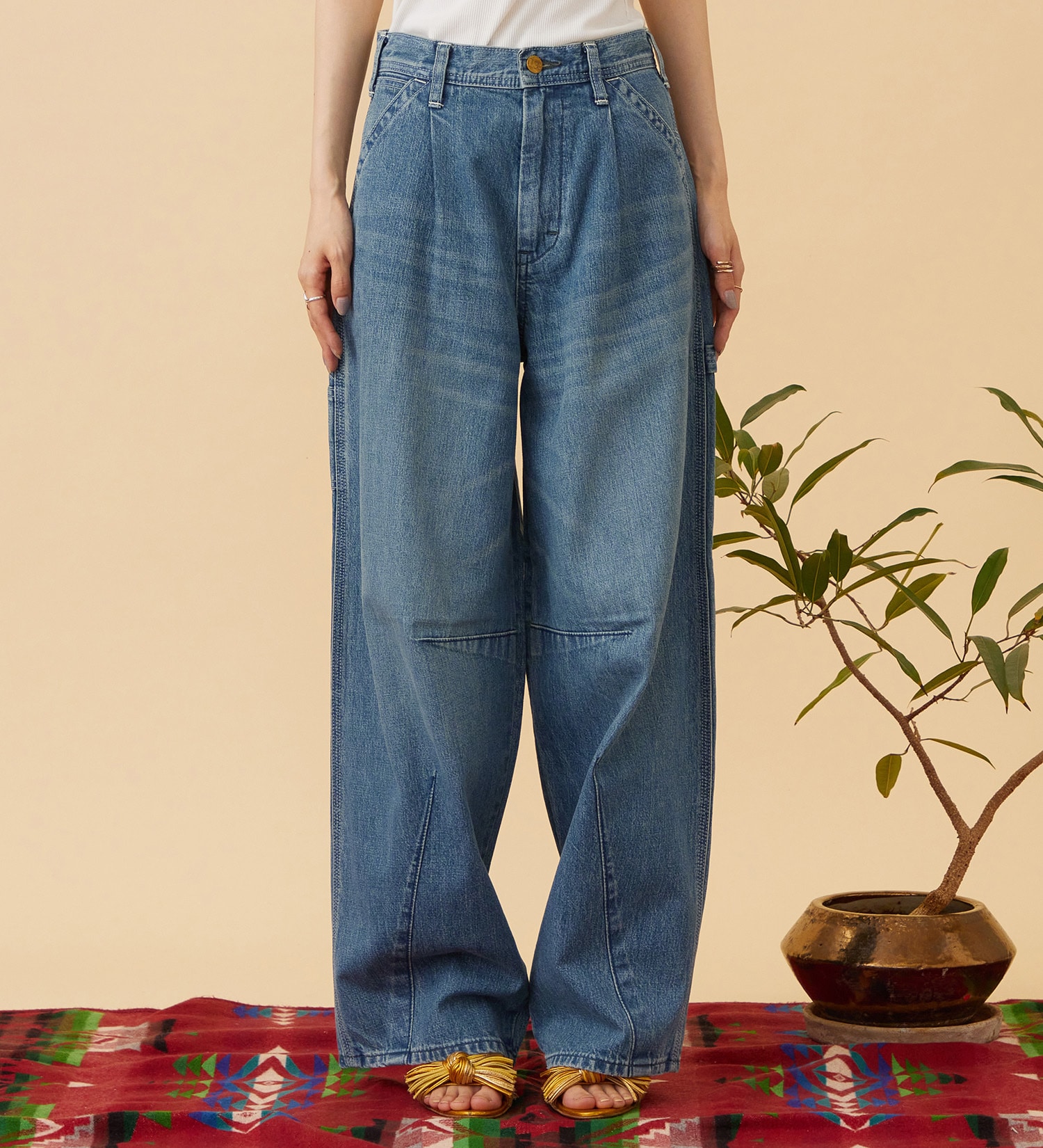 Lee(リー)の【予約】ARCH PAINTER/アーチペインターデニムパンツ DUNGAREES【セットアップ対応】|パンツ/デニム/ジーンズパンツ/レディース|中色ブルー