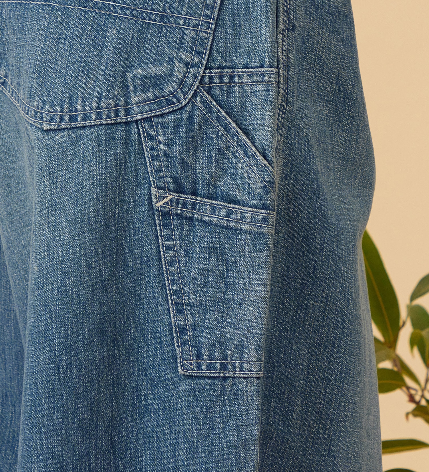 Lee(リー)の【予約】ARCH PAINTER/アーチペインターデニムパンツ DUNGAREES【セットアップ対応】|パンツ/デニム/ジーンズパンツ/レディース|中色ブルー