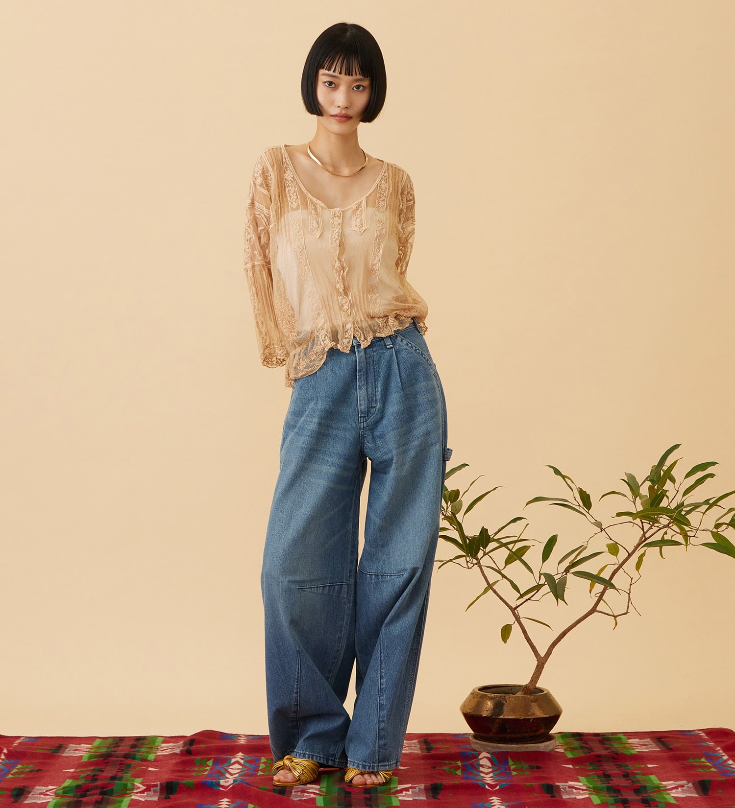 Lee(リー)の【予約】ARCH PAINTER/アーチペインターデニムパンツ DUNGAREES【セットアップ対応】|パンツ/デニム/ジーンズパンツ/レディース|中色ブルー