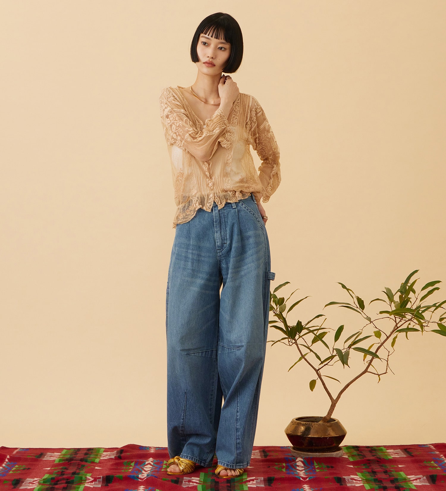 Lee(リー)の【予約】ARCH PAINTER/アーチペインターデニムパンツ DUNGAREES【セットアップ対応】|パンツ/デニム/ジーンズパンツ/レディース|中色ブルー