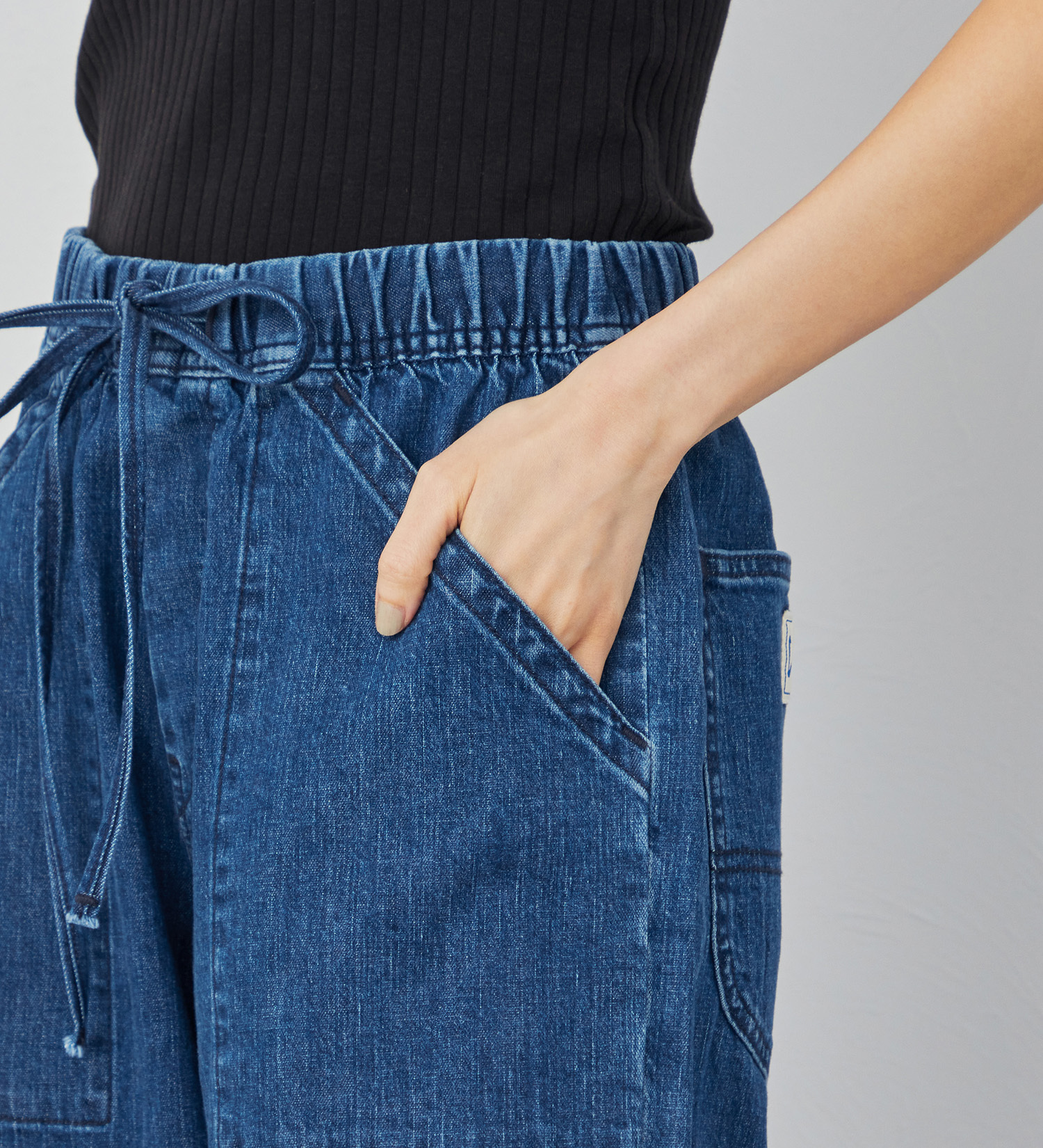 Lee(リー)の【直営店・WEB別注】リラックスワイドペインターパンツ 【涼/JADE AIR/軽量デニム】|パンツ/デニム/ジーンズパンツ/レディース|中色ブルー