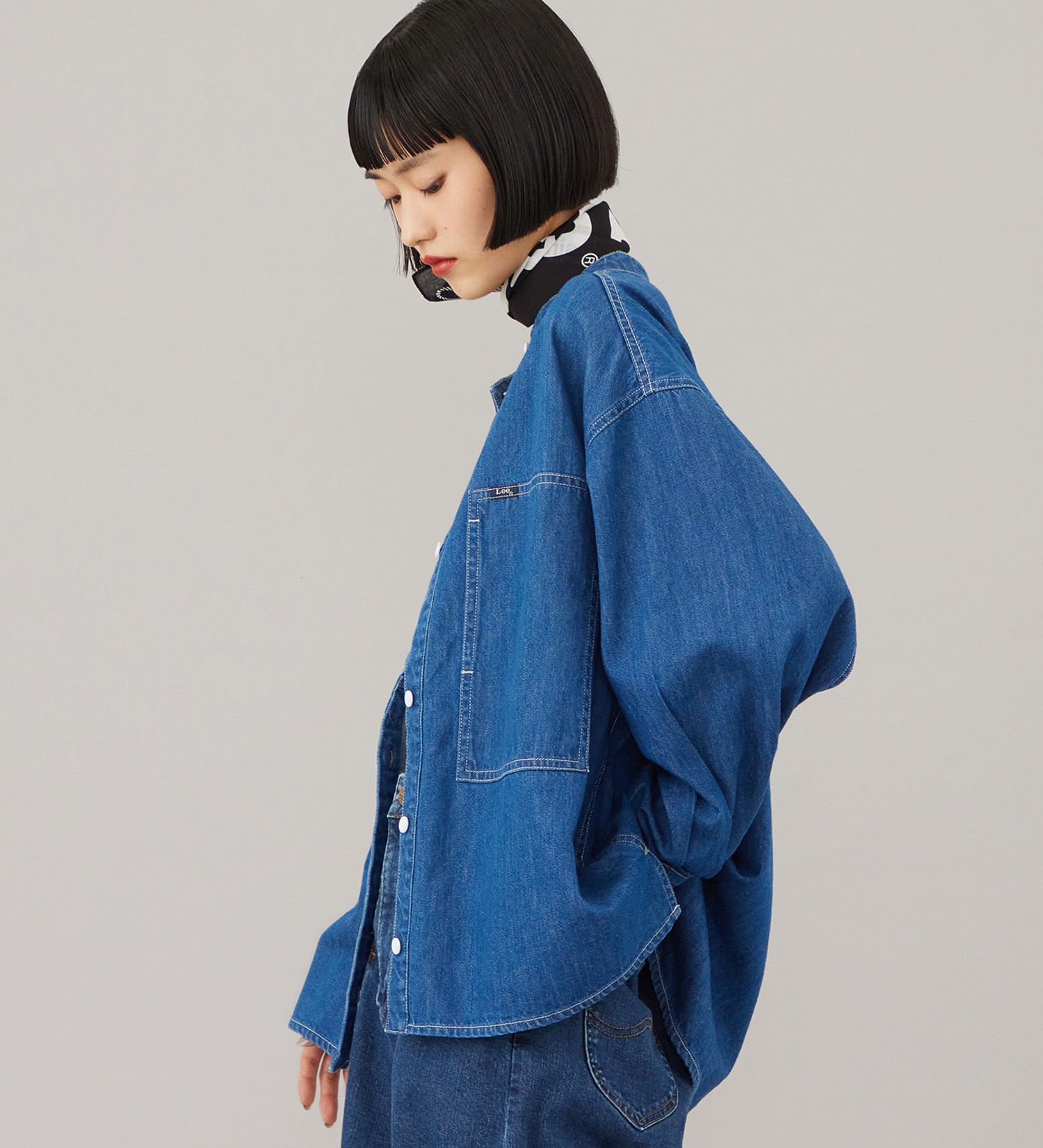 Lee(リー)のSKIPPER DENIM SHIRTS / スキッパーデニムシャツ|トップス/シャツ/ブラウス/レディース|中色ブルー