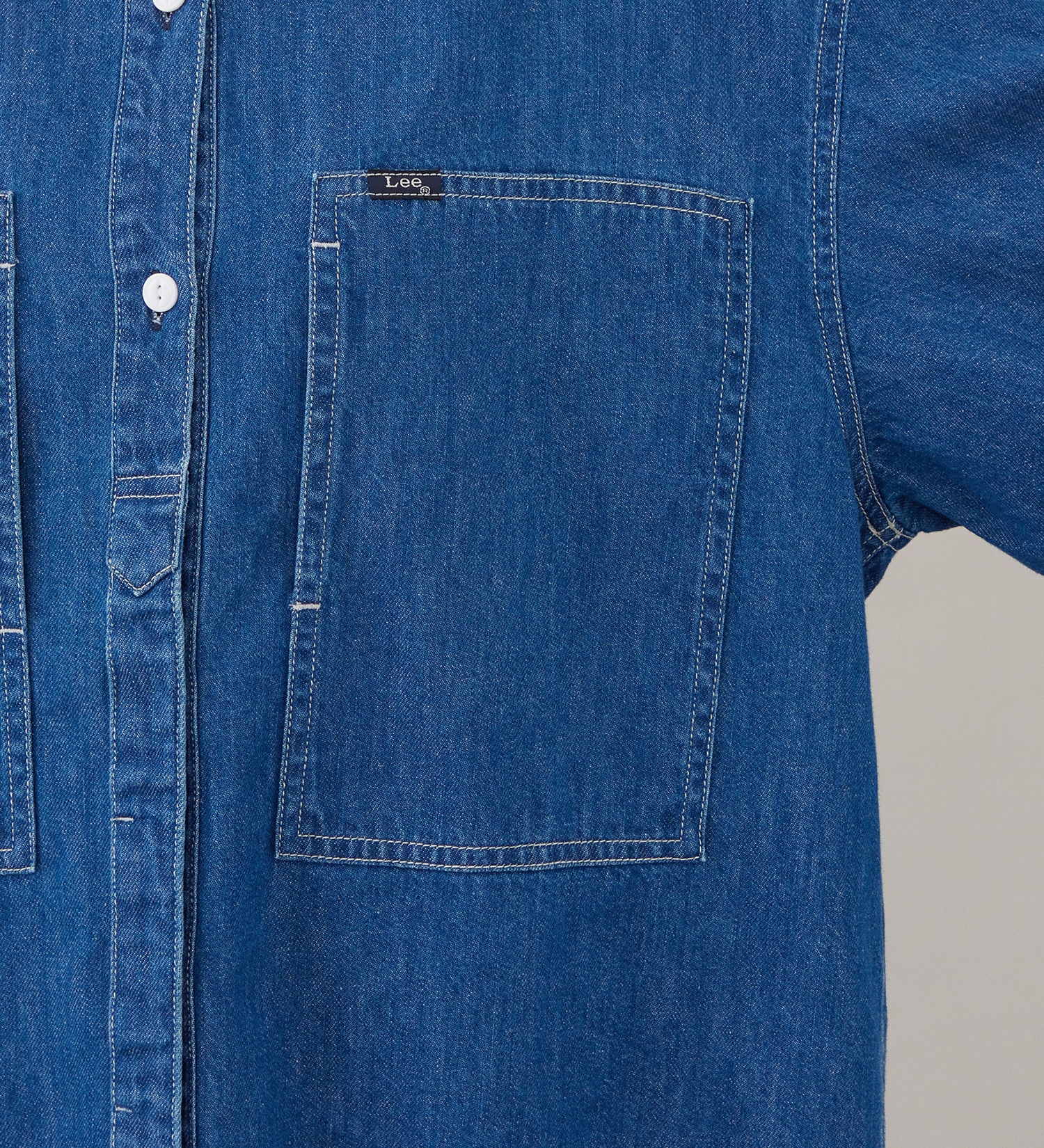 Lee(リー)のSKIPPER DENIM SHIRTS / スキッパーデニムシャツ|トップス/シャツ/ブラウス/レディース|中色ブルー