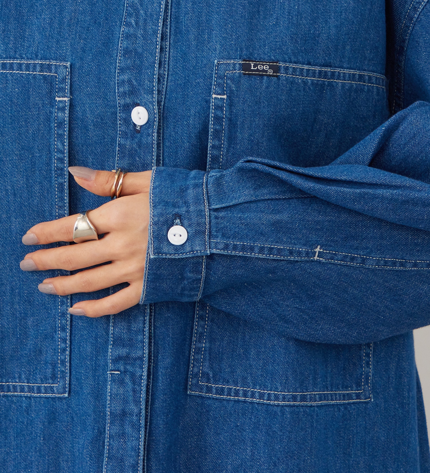 Lee(リー)のSKIPPER DENIM SHIRTS / スキッパーデニムシャツ|トップス/シャツ/ブラウス/レディース|中色ブルー
