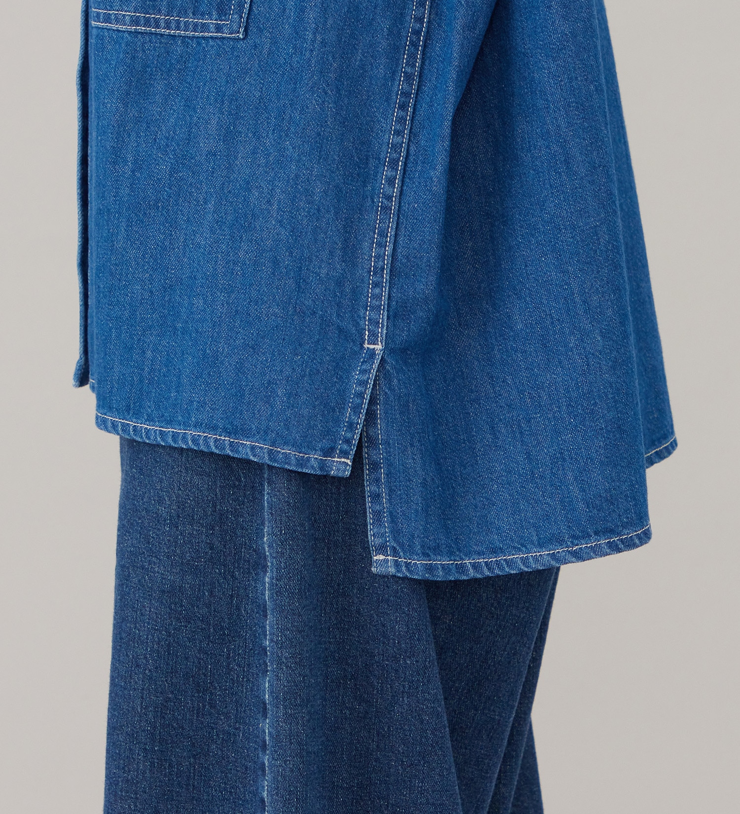 Lee(リー)のSKIPPER DENIM SHIRTS / スキッパーデニムシャツ|トップス/シャツ/ブラウス/レディース|中色ブルー