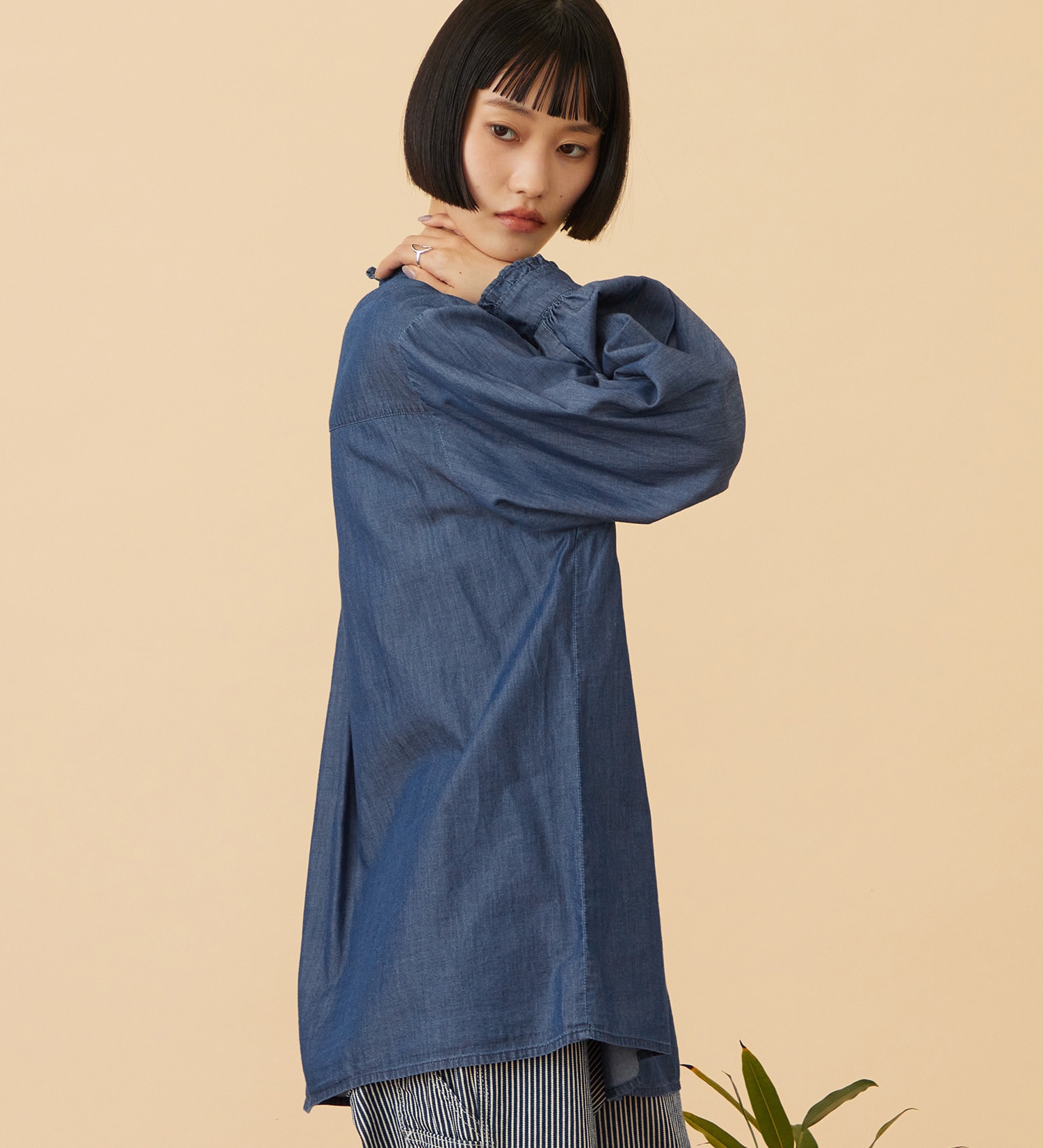 Lee(リー)のFRILL DENIM SHIRTS / フリルデニムシャツ|トップス/シャツ/ブラウス/レディース|インディゴブルー