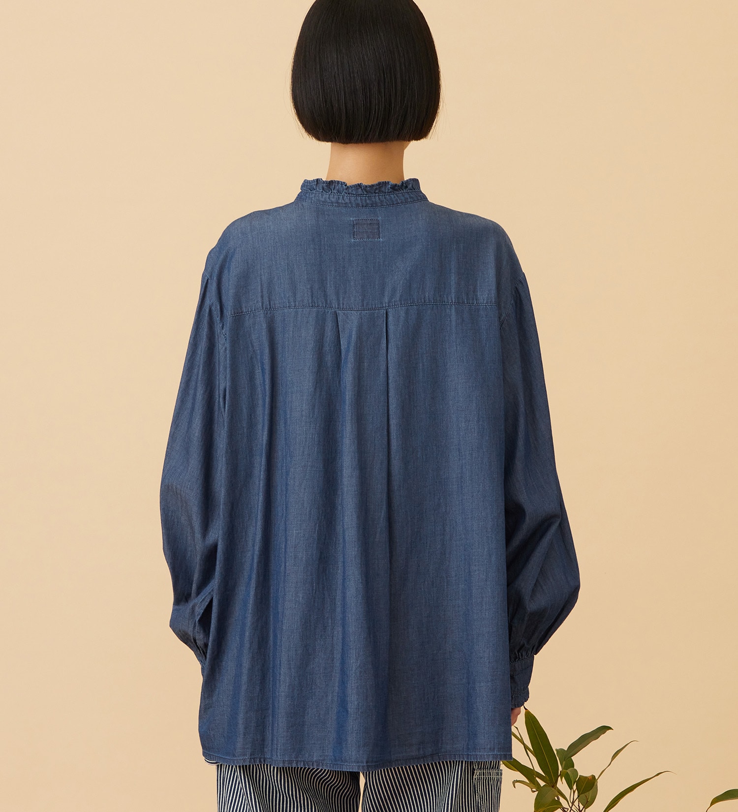 Lee(リー)のFRILL DENIM SHIRTS / フリルデニムシャツ|トップス/シャツ/ブラウス/レディース|インディゴブルー