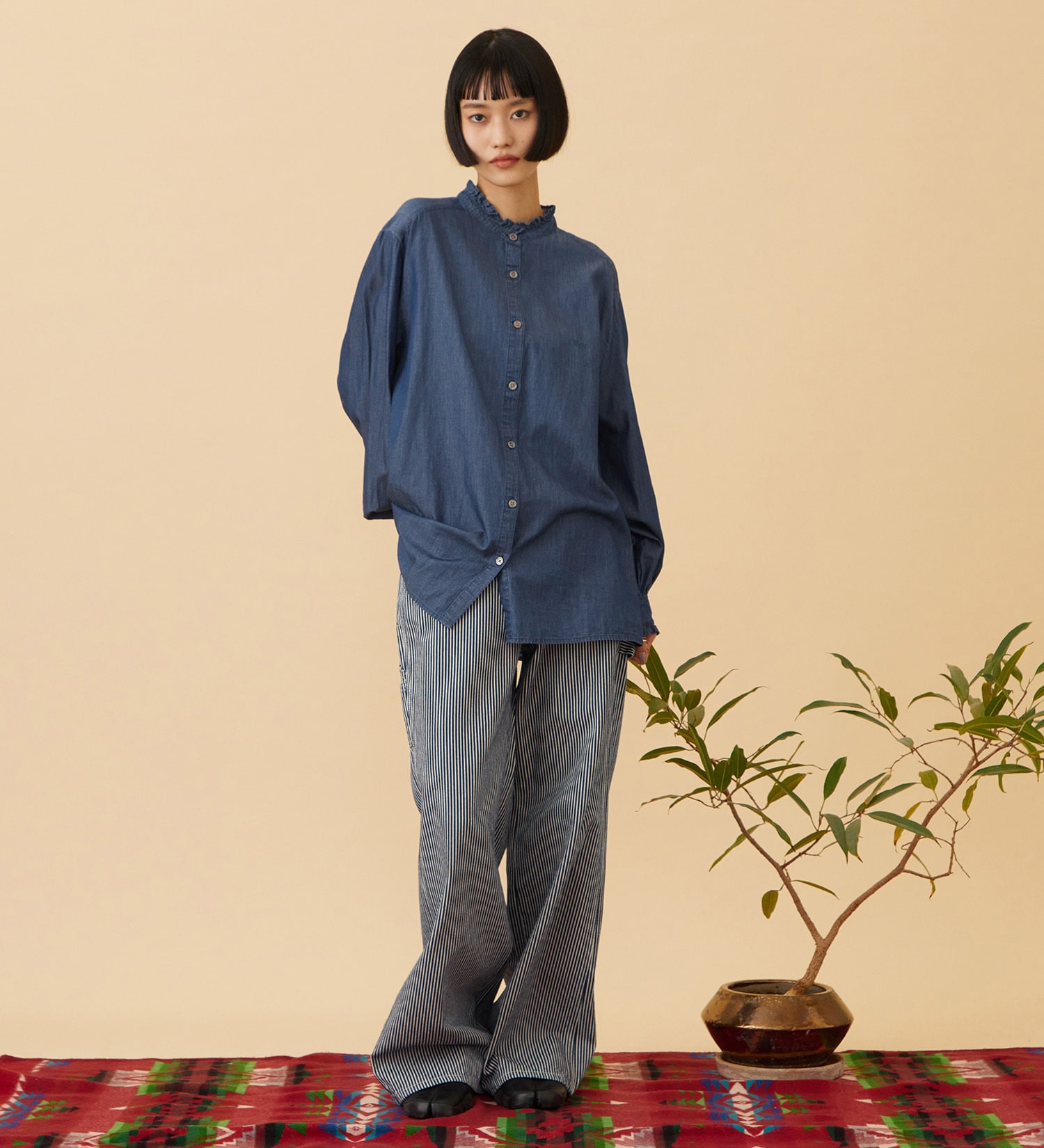 Lee(リー)のFRILL DENIM SHIRTS / フリルデニムシャツ|トップス/シャツ/ブラウス/レディース|インディゴブルー