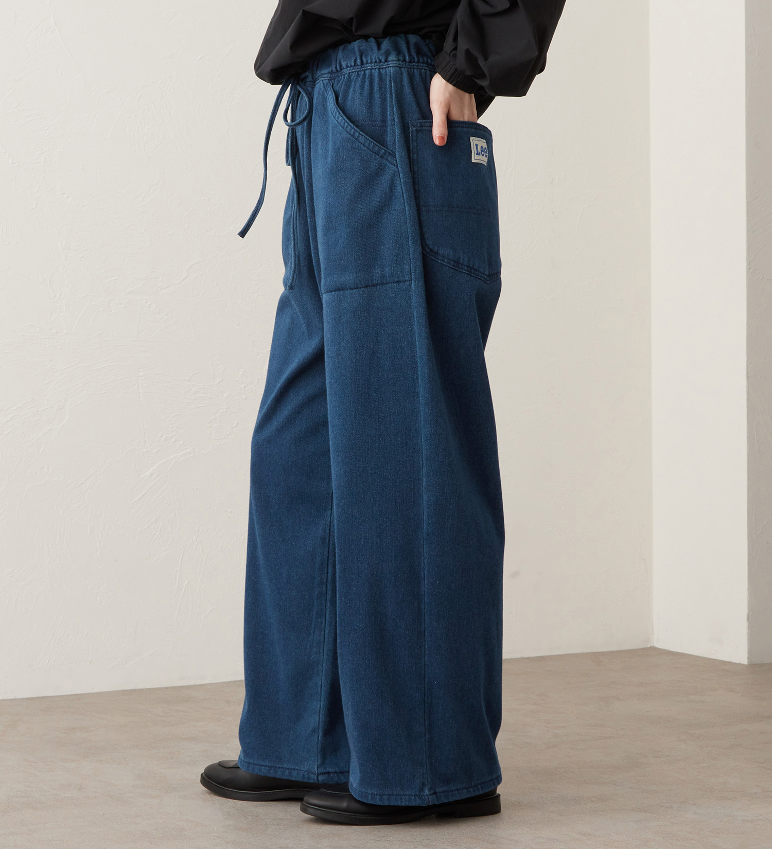 Lee(リー)の【試着対象】EASY PAINTER PANTS / イージーペインターパンツ ニットデニム【暖】|パンツ/デニム/ジーンズパンツ/レディース|中色ブルー
