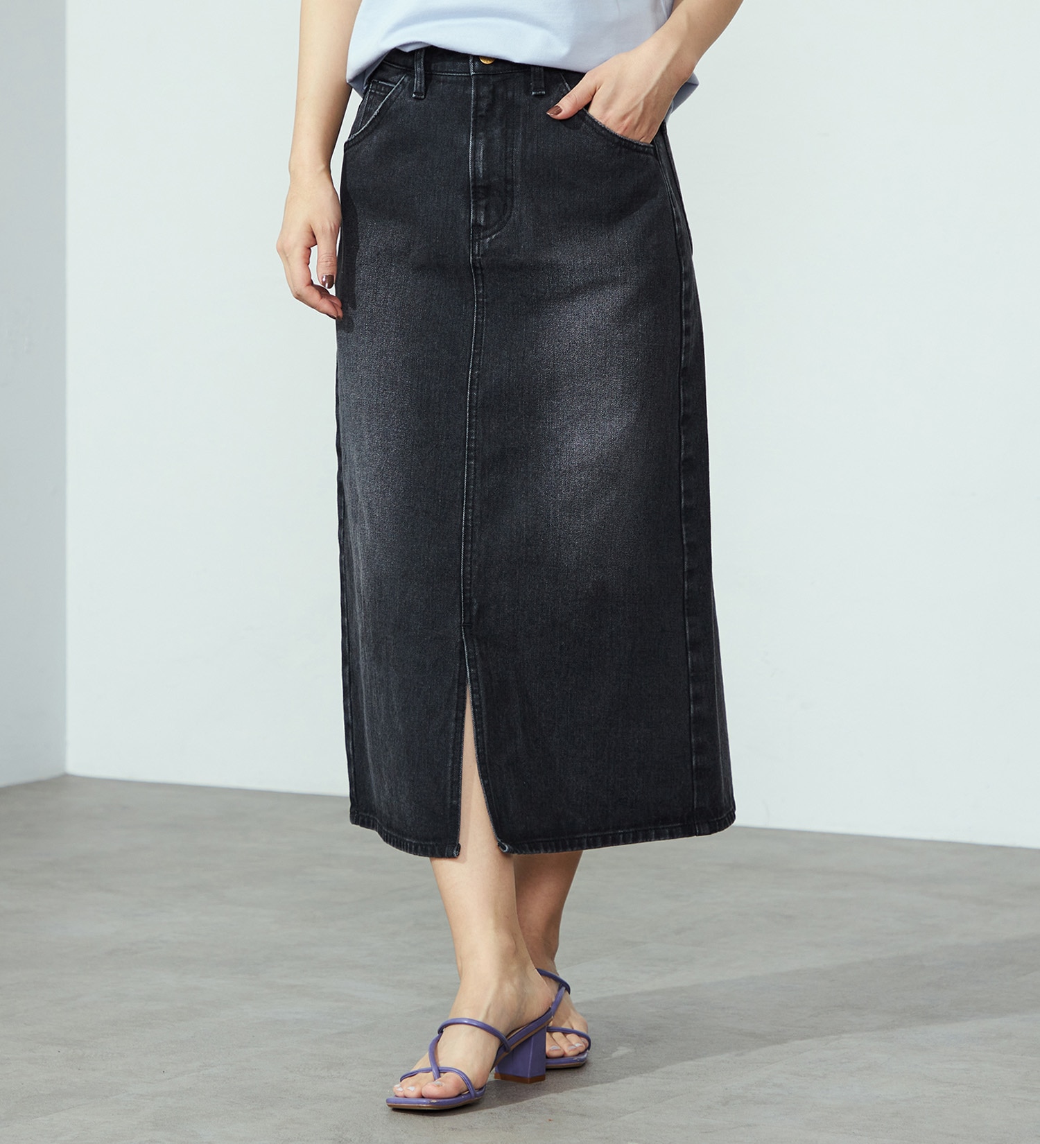 Lee(リー)の【豊富なサイズ展開】Lee BABE ストレッチ/ミドル丈デニムスカート XS-XL セットアップ可|スカート/デニムスカート/レディース|ブラックデニム