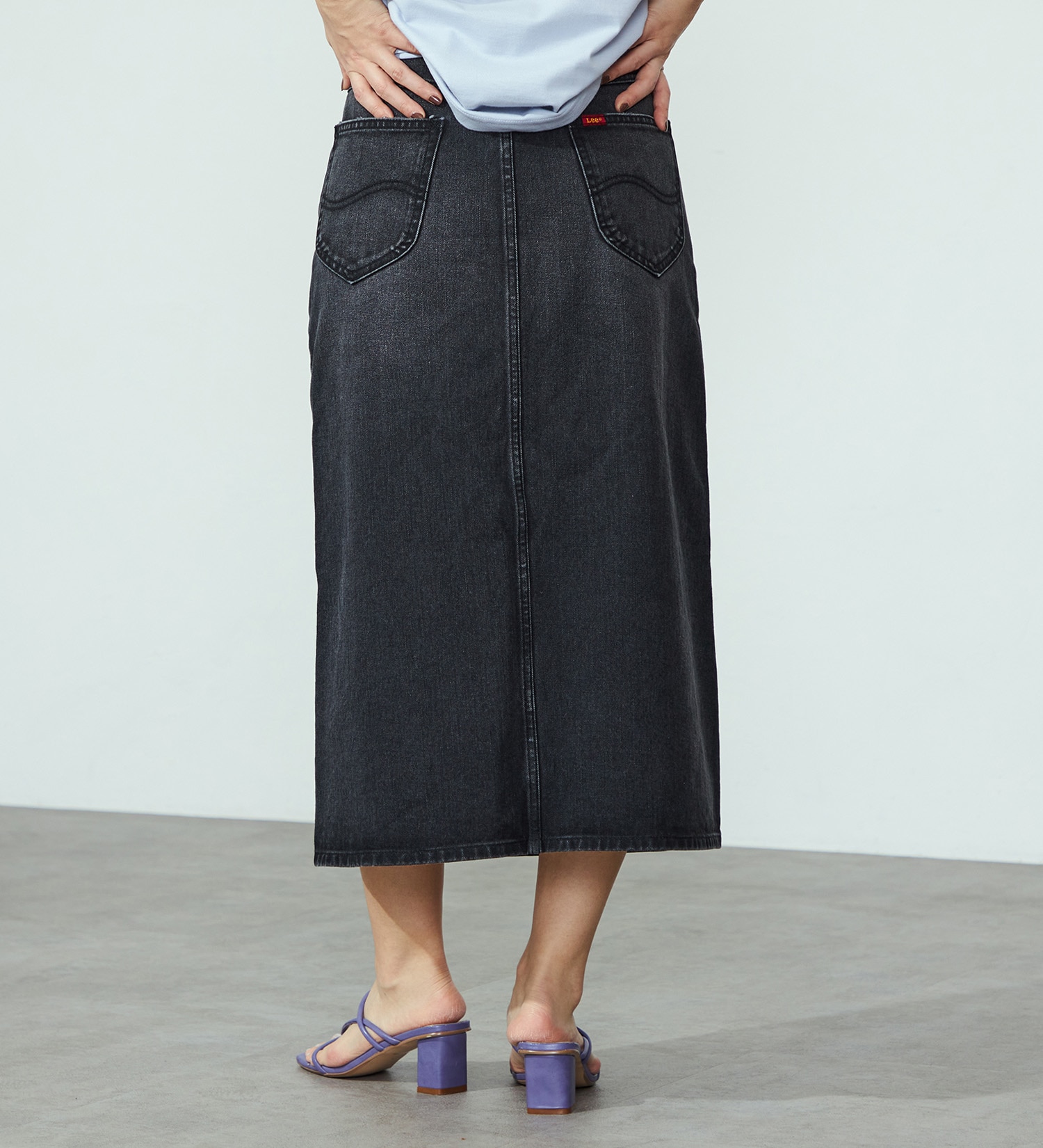Lee(リー)の【豊富なサイズ展開】Lee BABE ストレッチ/ミドル丈デニムスカート XS-XL セットアップ可|スカート/デニムスカート/レディース|ブラックデニム