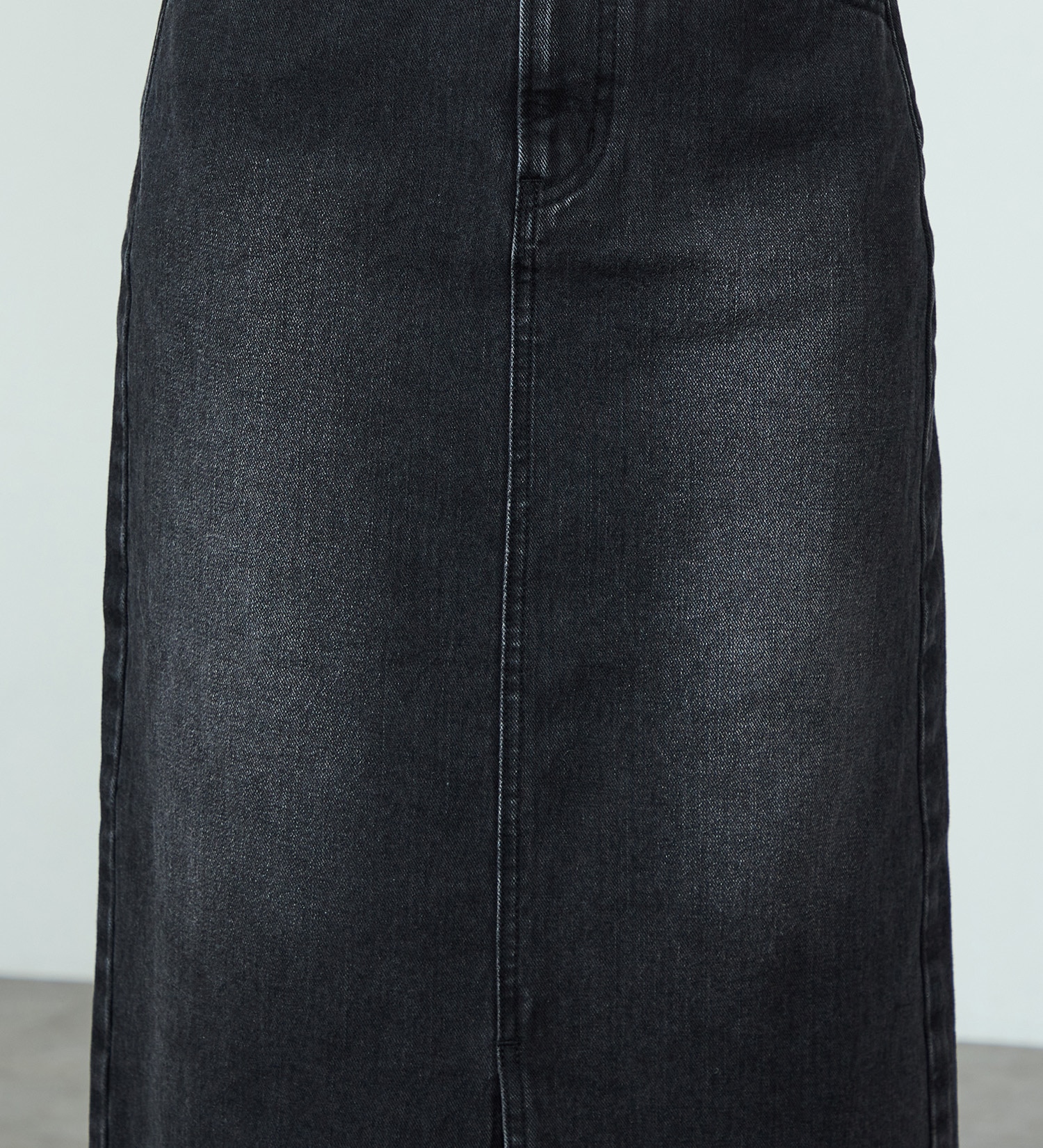 Lee(リー)の【豊富なサイズ展開】Lee BABE ストレッチ/ミドル丈デニムスカート XS-XL セットアップ可|スカート/デニムスカート/レディース|ブラックデニム