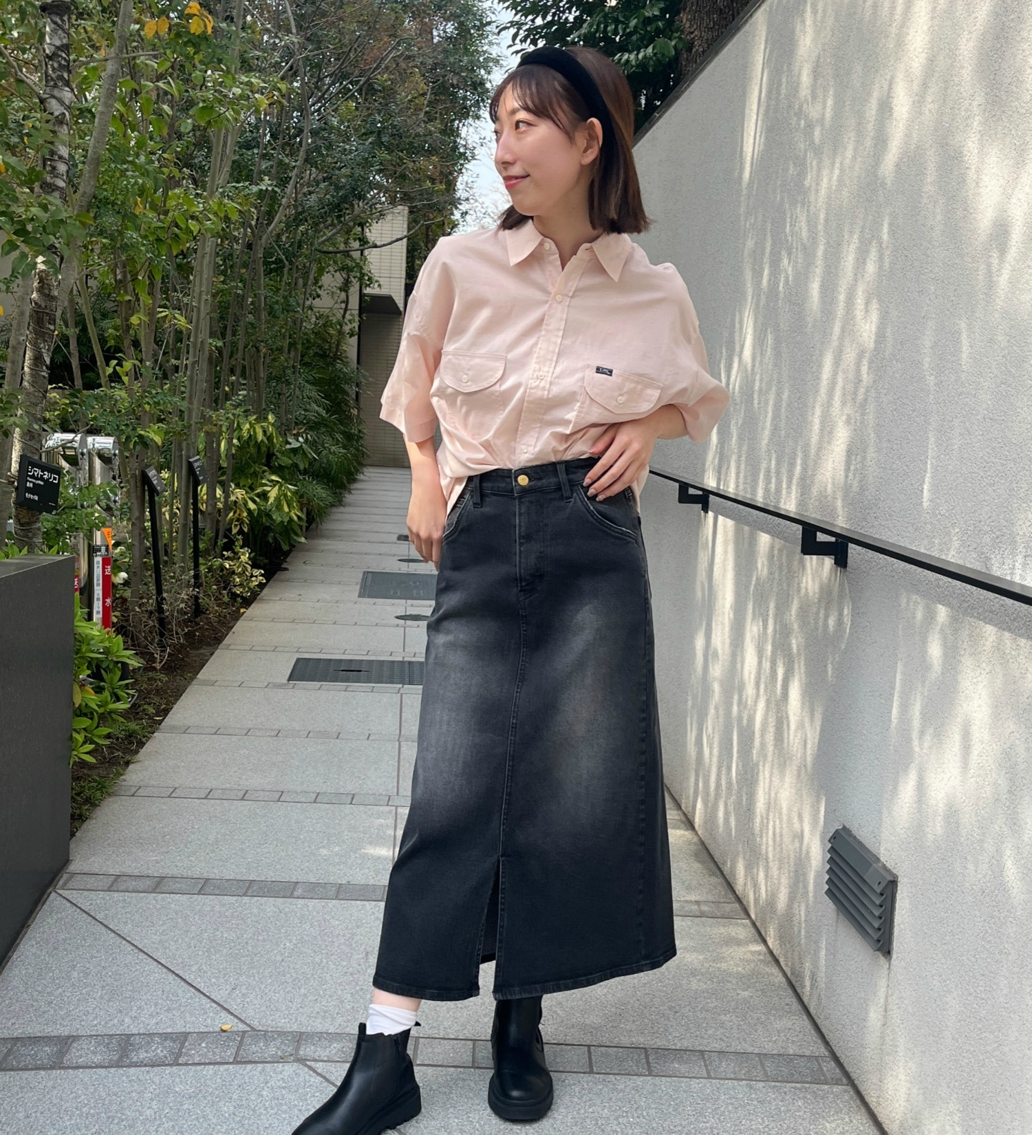 Lee(リー)の【豊富なサイズ展開】Lee BABE ストレッチ/ミドル丈デニムスカート XS-XL セットアップ可|スカート/デニムスカート/レディース|ブラックデニム