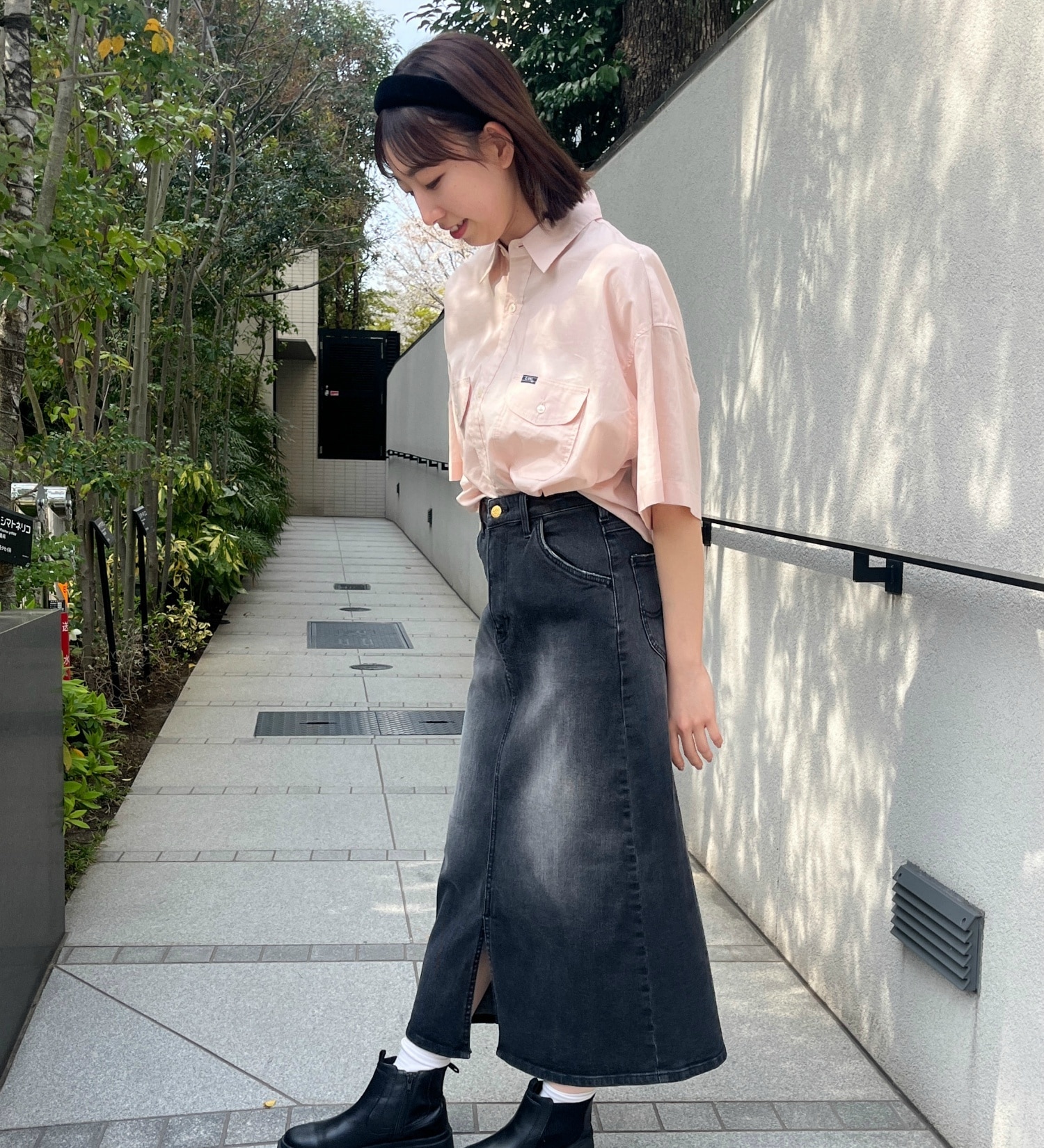 Lee(リー)の【豊富なサイズ展開】Lee BABE ストレッチ/ミドル丈デニムスカート XS-XL セットアップ可|スカート/デニムスカート/レディース|ブラックデニム