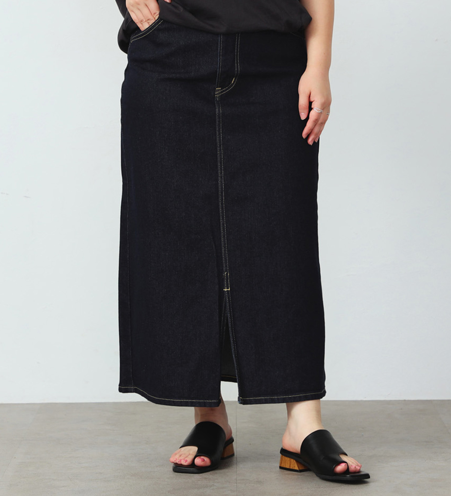 Lee(リー)のLee BABE ストレッチ/ミドル丈デニムスカート 【豊富なサイズ展開XS-XL】|スカート/デニムスカート/レディース|インディゴブルー