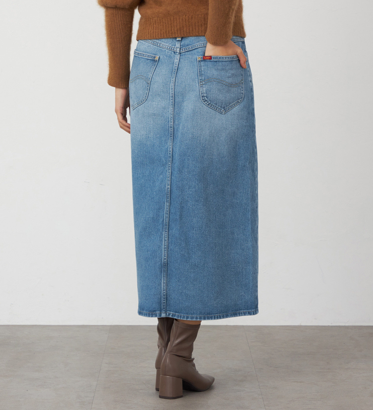 Lee(リー)のLee BABE ストレッチ/ミドル丈デニムスカート 【豊富なサイズ展開XS-XL】|スカート/デニムスカート/レディース|淡色ブルー
