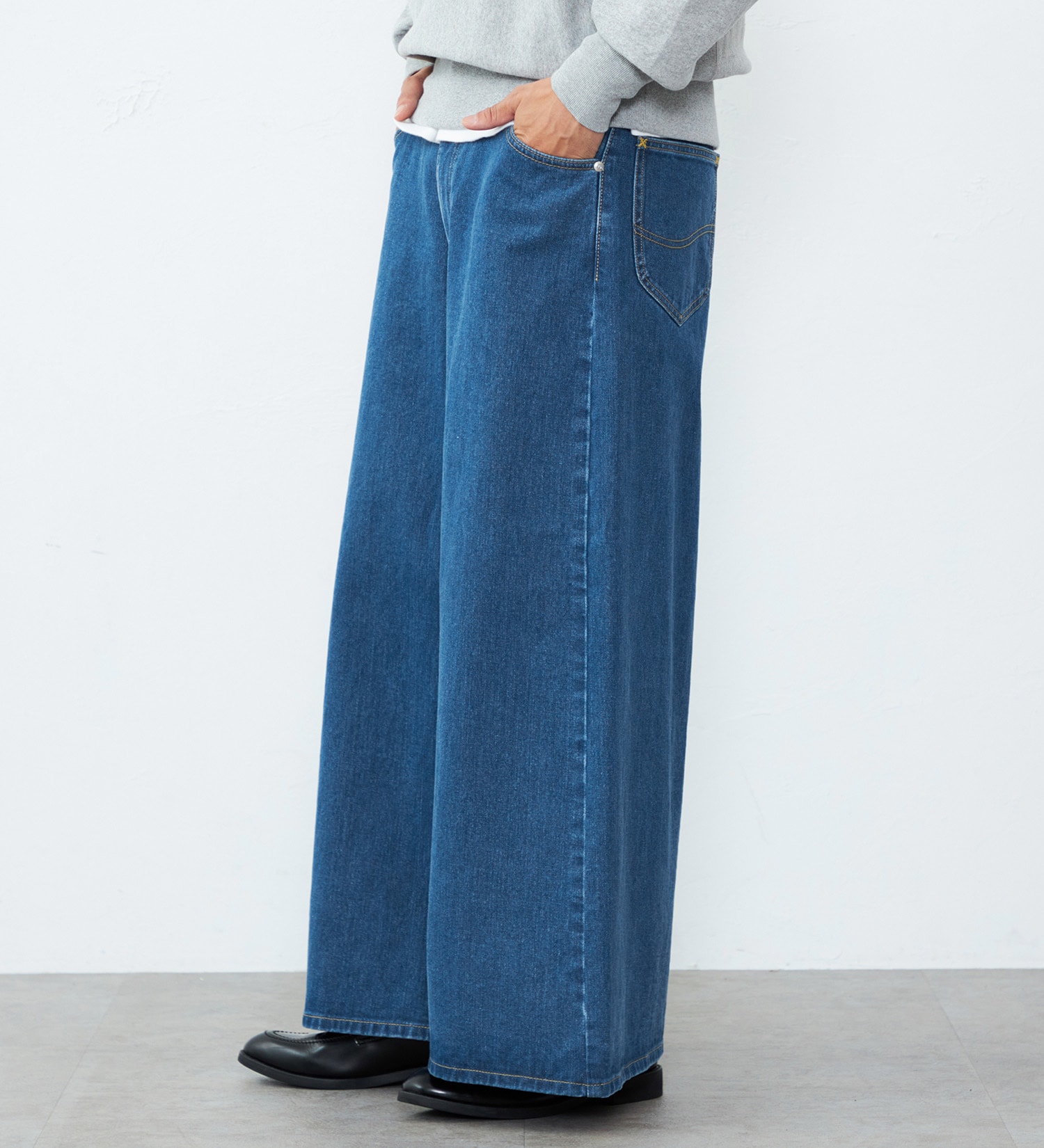 Lee(リー)の【試着対象】【X-LINE】WIDEST JEANS/最も太いバギーデニムパンツ|パンツ/デニム/ジーンズパンツ/メンズ|中色ブルー