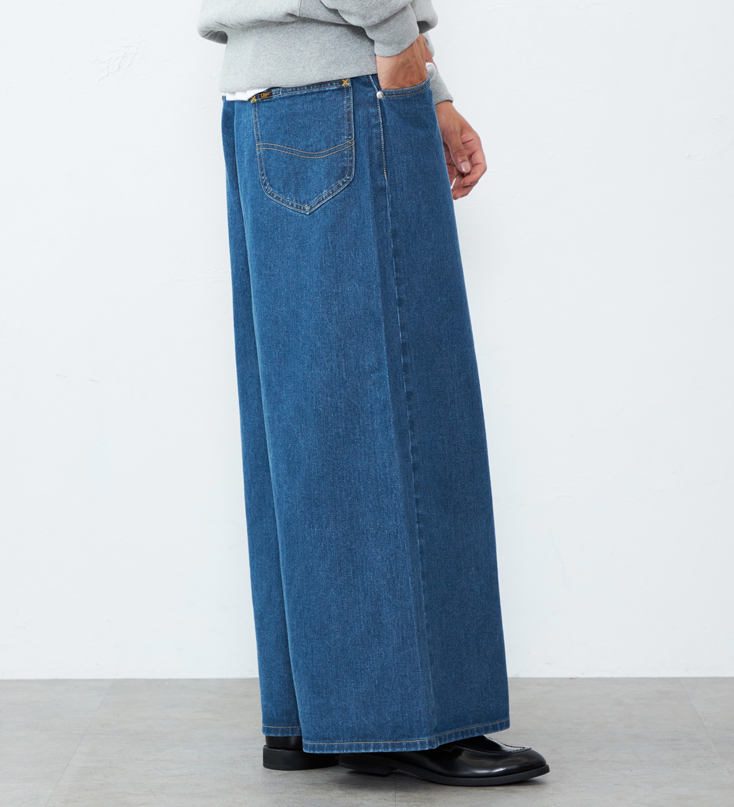 Lee(リー)の【試着対象】【X-LINE】WIDEST JEANS/最も太いバギーデニムパンツ|パンツ/デニム/ジーンズパンツ/メンズ|中色ブルー