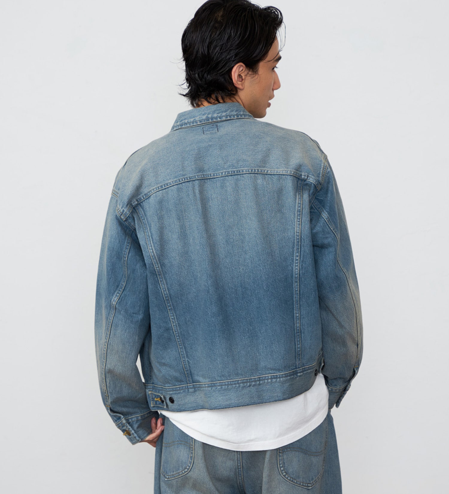 Lee(リー)の【予約】【101 100周年】RIDERS101 WIDE JACKET/ライダース ワイドデニムジャケット|ジャケット/アウター/デニムジャケット/メンズ|中色ブルー