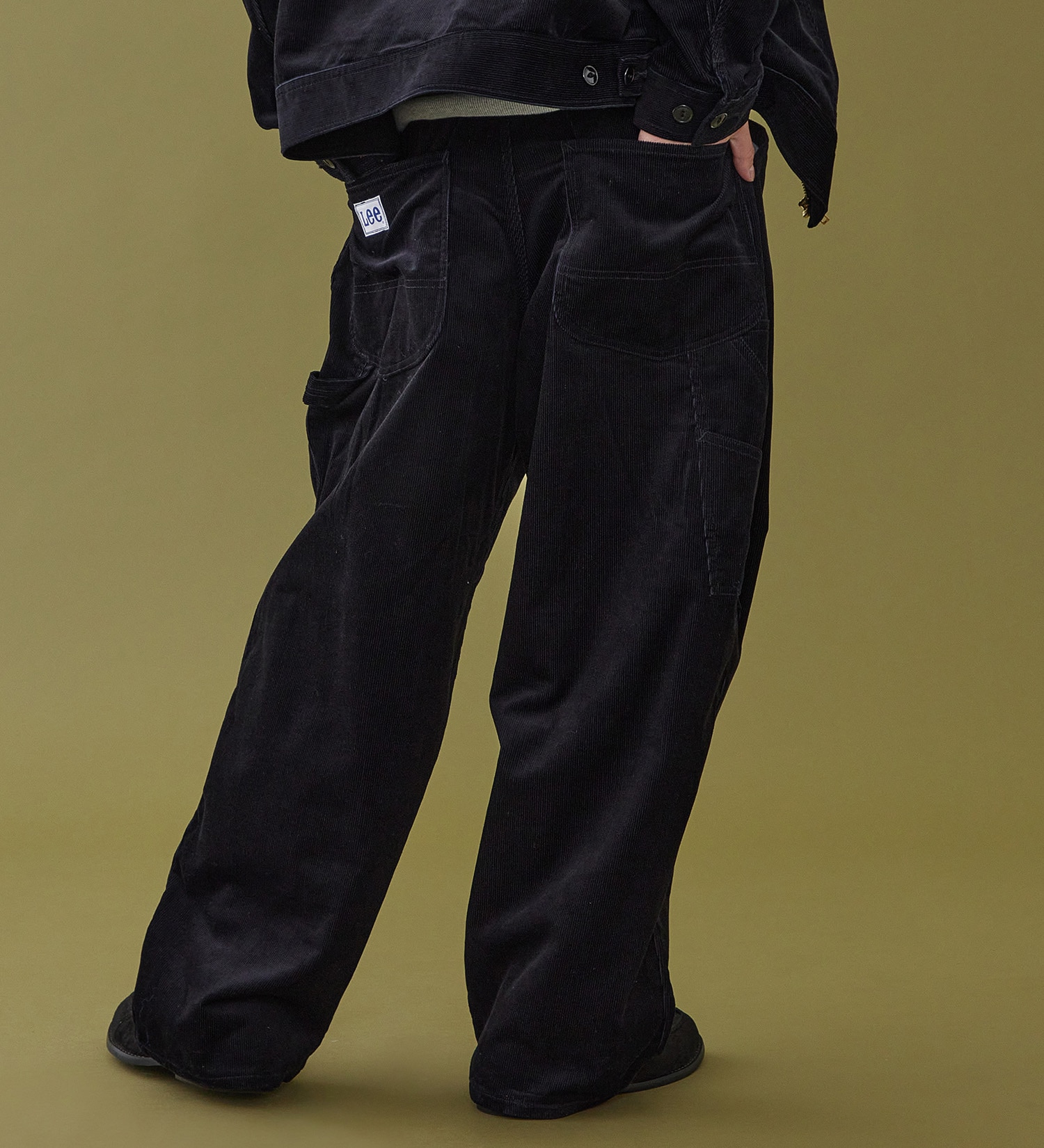 Lee(リー)のSUPERSIZED ビッグシルエットペインターコーデュロイパンツ/DUNGAREES セットアップ対応|パンツ/パンツ/メンズ|チャコール