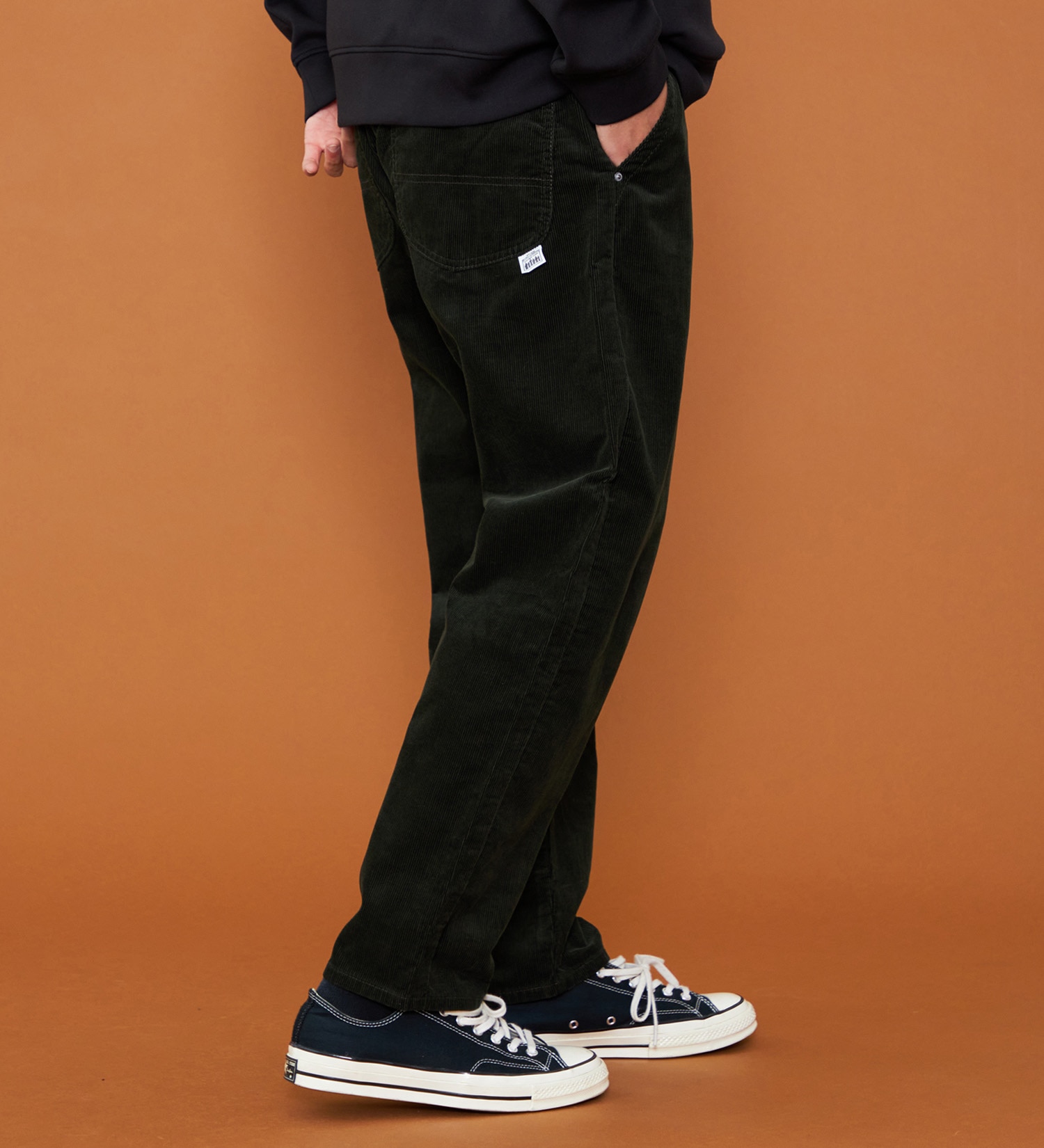 Lee(リー)の【試着対象】【暖】FLeeasy CORDUROY すっきりナロー/イージーパンツ|パンツ/パンツ/メンズ|ダークグリーン