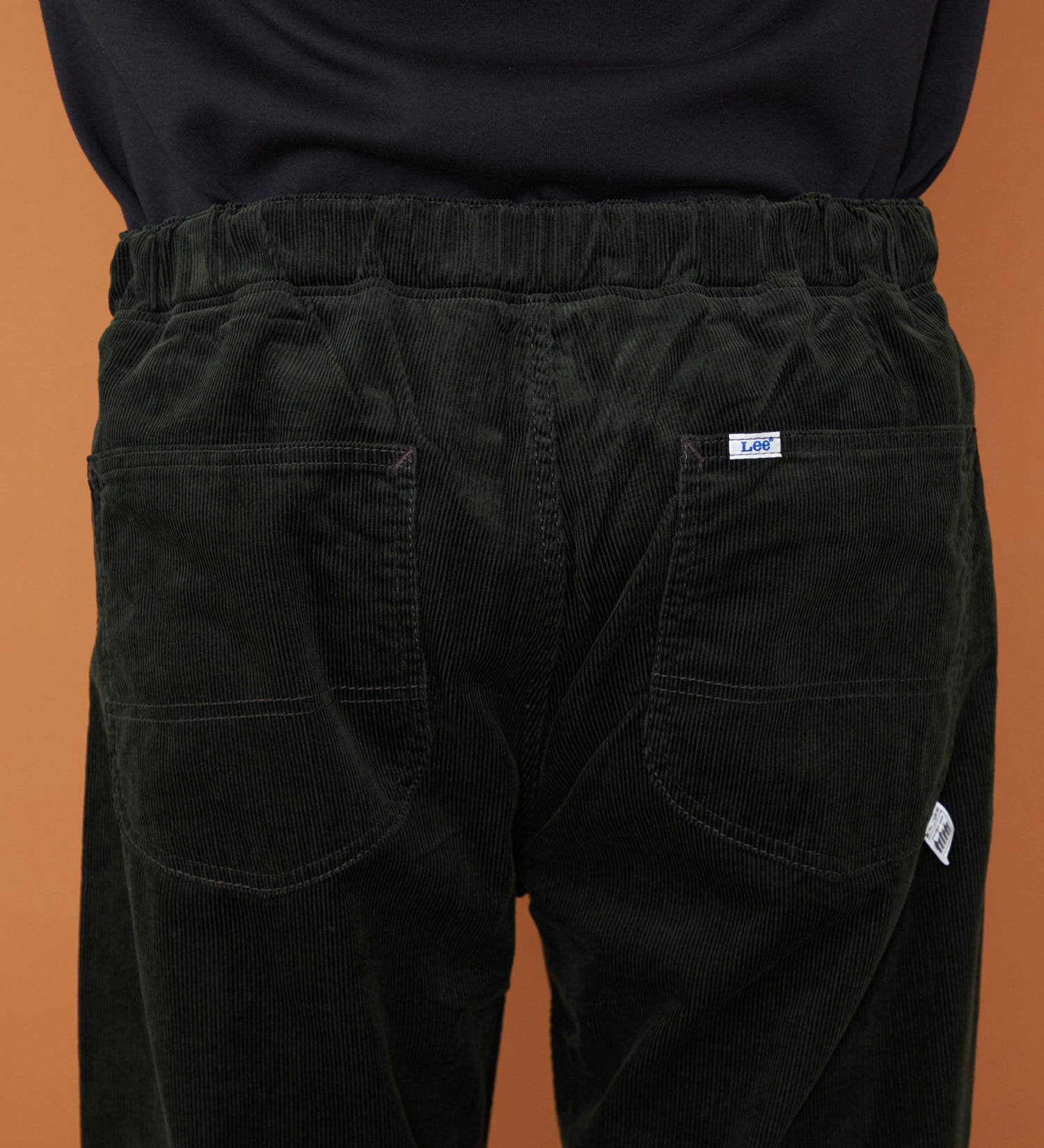 Lee(リー)の【試着対象】【暖】FLeeasy CORDUROY すっきりナロー/イージーパンツ|パンツ/パンツ/メンズ|ダークグリーン