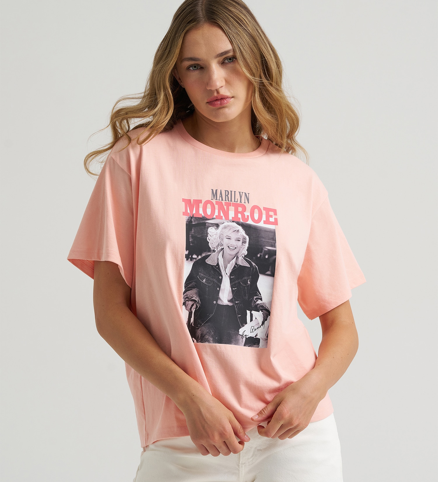 Lee(リー)の【Global Collaboration】Lee x Marilyn Monroe Girlfriend Tee PEACH BUD|トップス/Tシャツ/カットソー/レディース|ピンク