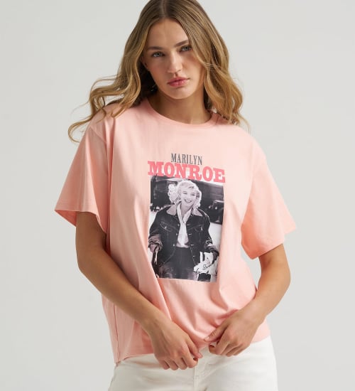 【Global Collaboration】Lee x Marilyn Monroe Girlfriend Tee PEACH BUD