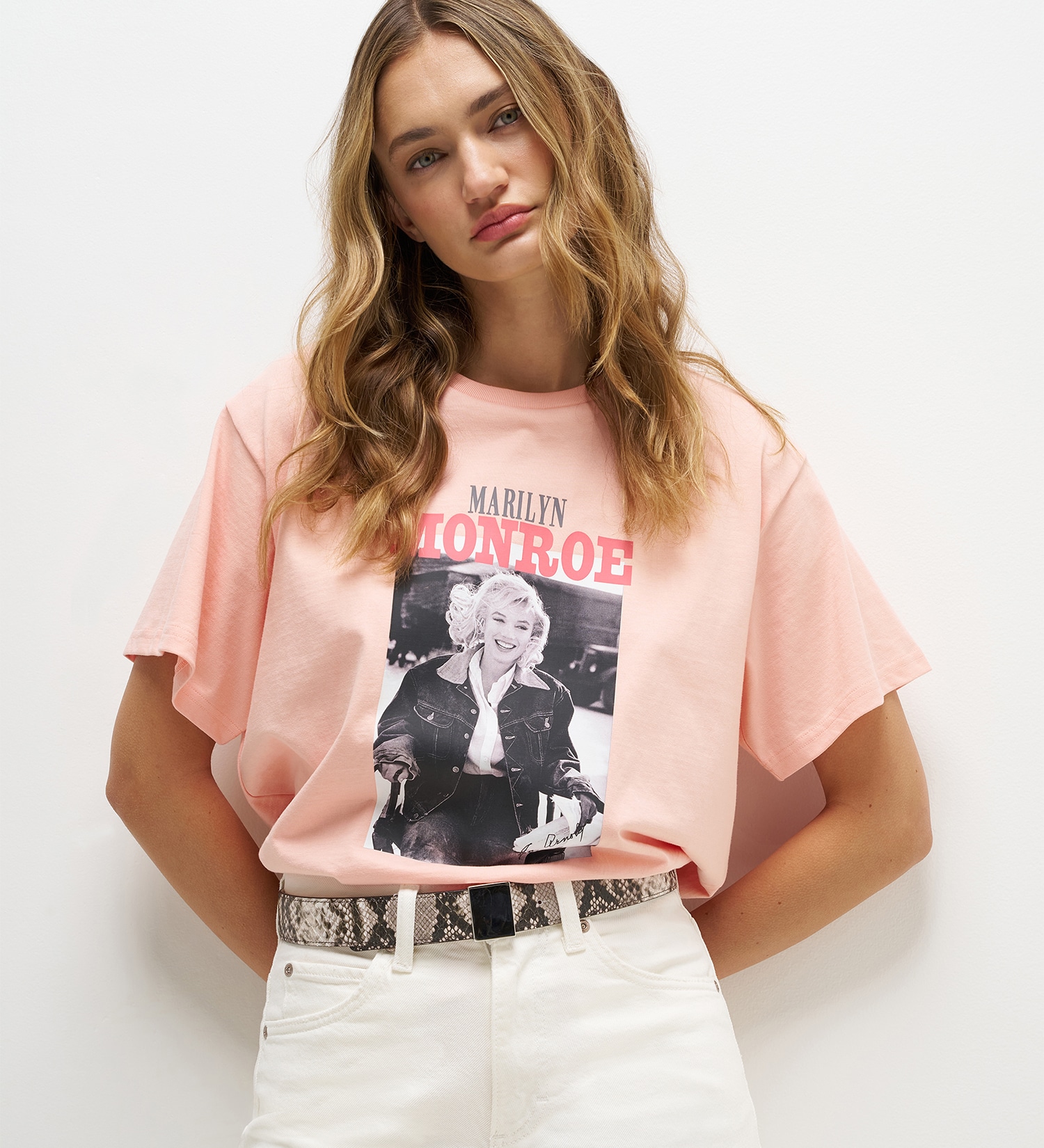 Lee(リー)の【Global Collaboration】Lee x Marilyn Monroe Girlfriend Tee PEACH BUD|トップス/Tシャツ/カットソー/レディース|ピンク