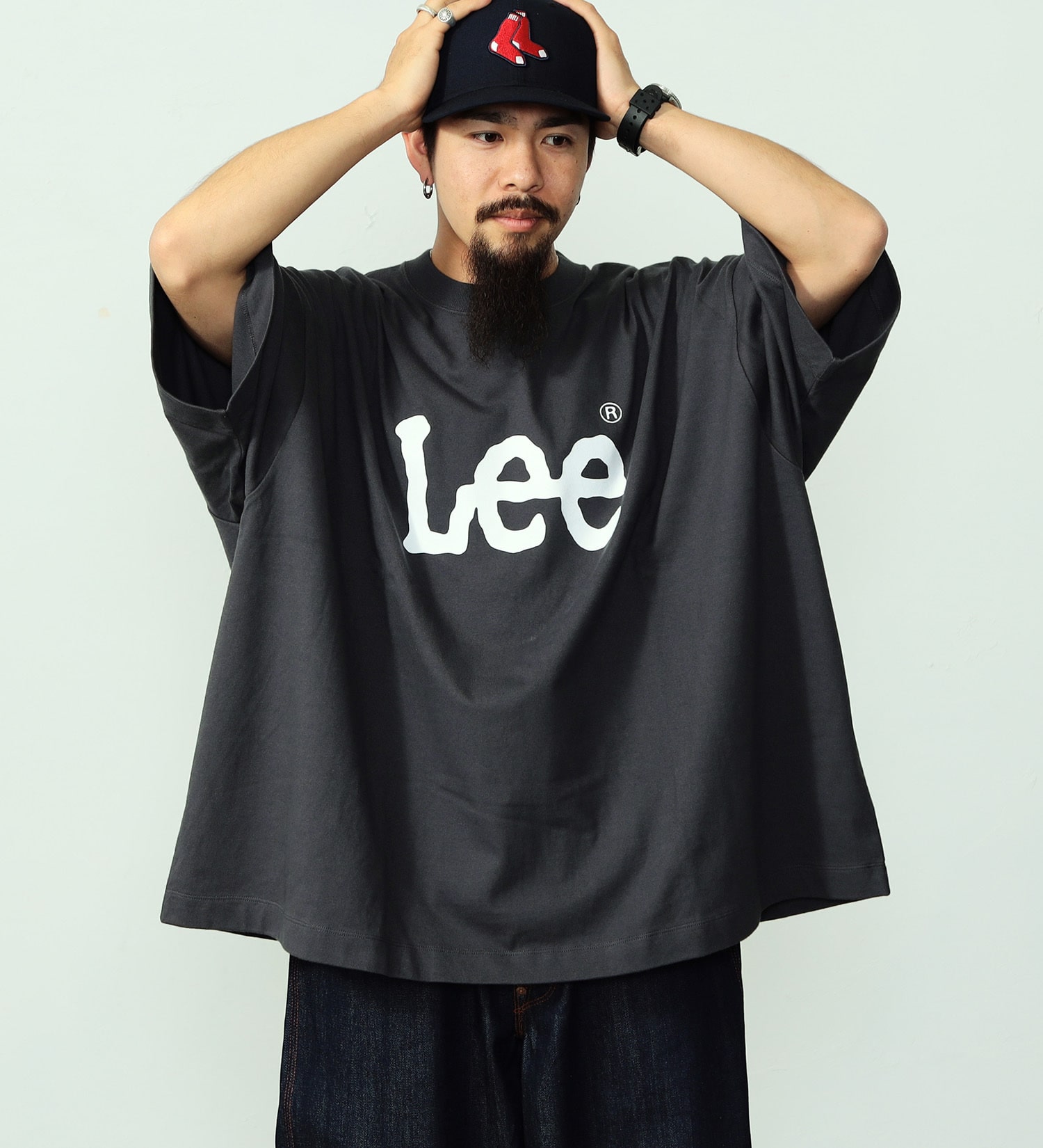 Lee(リー)の【GW SALE】【SUPER SIZED】Lee LOGO ショートスリーブTee|トップス/Tシャツ/カットソー/メンズ|チャコールグレー
