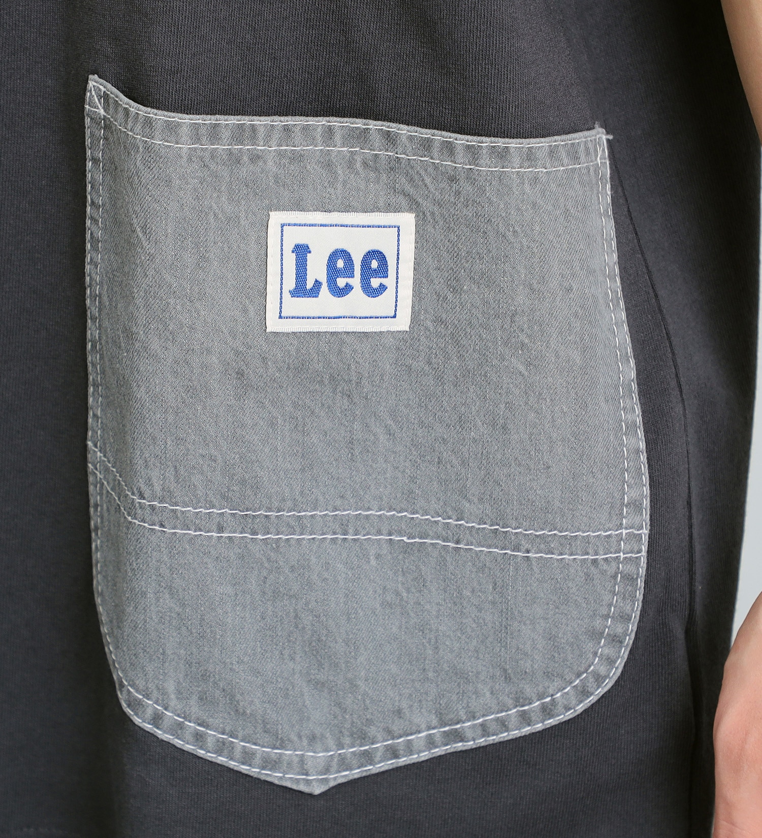 Lee(リー)のペインターダブルポケット ショートスリーブTee|トップス/Tシャツ/カットソー/メンズ|チャコールグレー