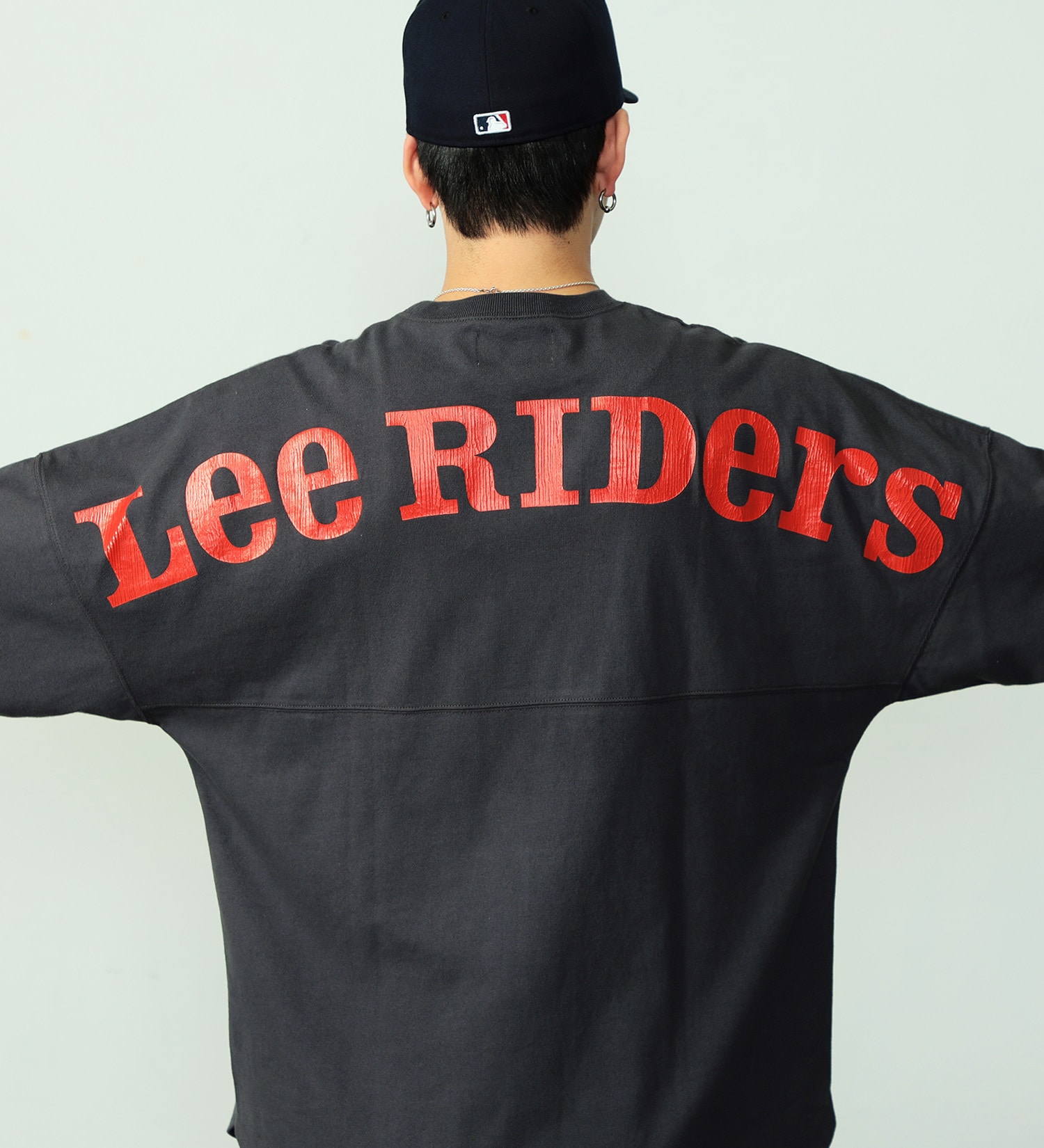 Lee(リー)の【GW SALE】バックアーチ ショートスリーブTee|トップス/Tシャツ/カットソー/メンズ|チャコールグレー
