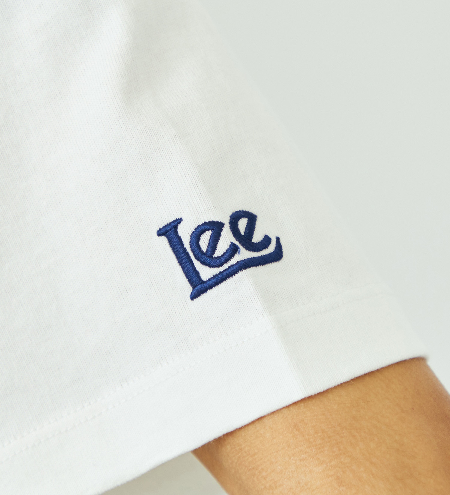 Lee(リー)のトリプルLeeロゴ刺繍Tシャツ|トップス/Tシャツ/カットソー/メンズ|ホワイト