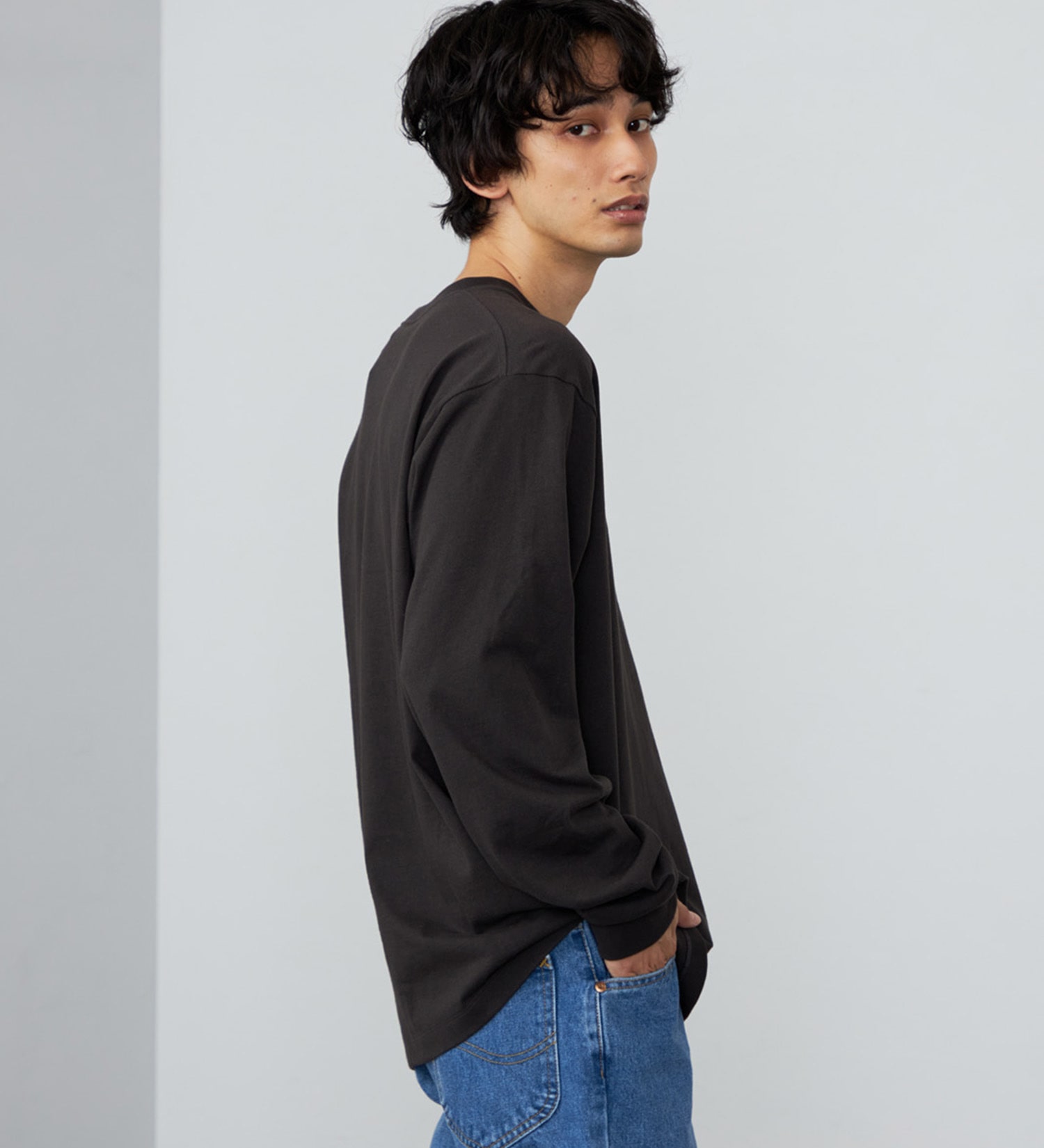 Lee(リー)のワッペンポケット ロングスリーブTシャツ|トップス/Tシャツ/カットソー/メンズ|チャコール