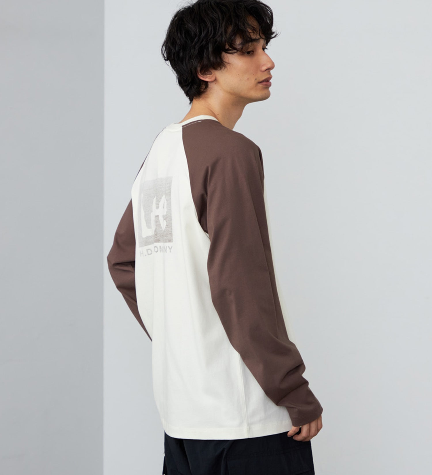 Lee(リー)のLeeロゴバックプリント ロングスリーブTシャツ【ロングセラー】|トップス/Tシャツ/カットソー/メンズ|ブラウン