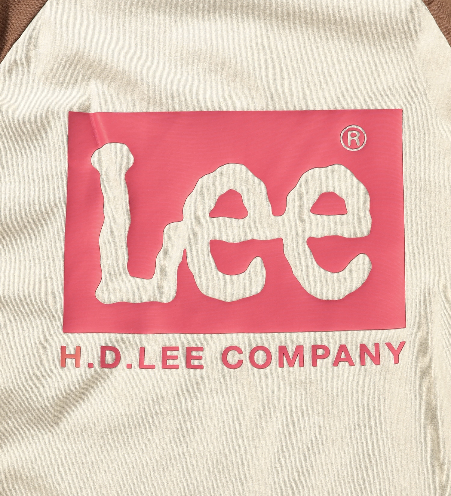 Lee(リー)のバックプリントLeeロゴ L/S Teeシャツ|トップス/Tシャツ/カットソー/メンズ|ベージュ